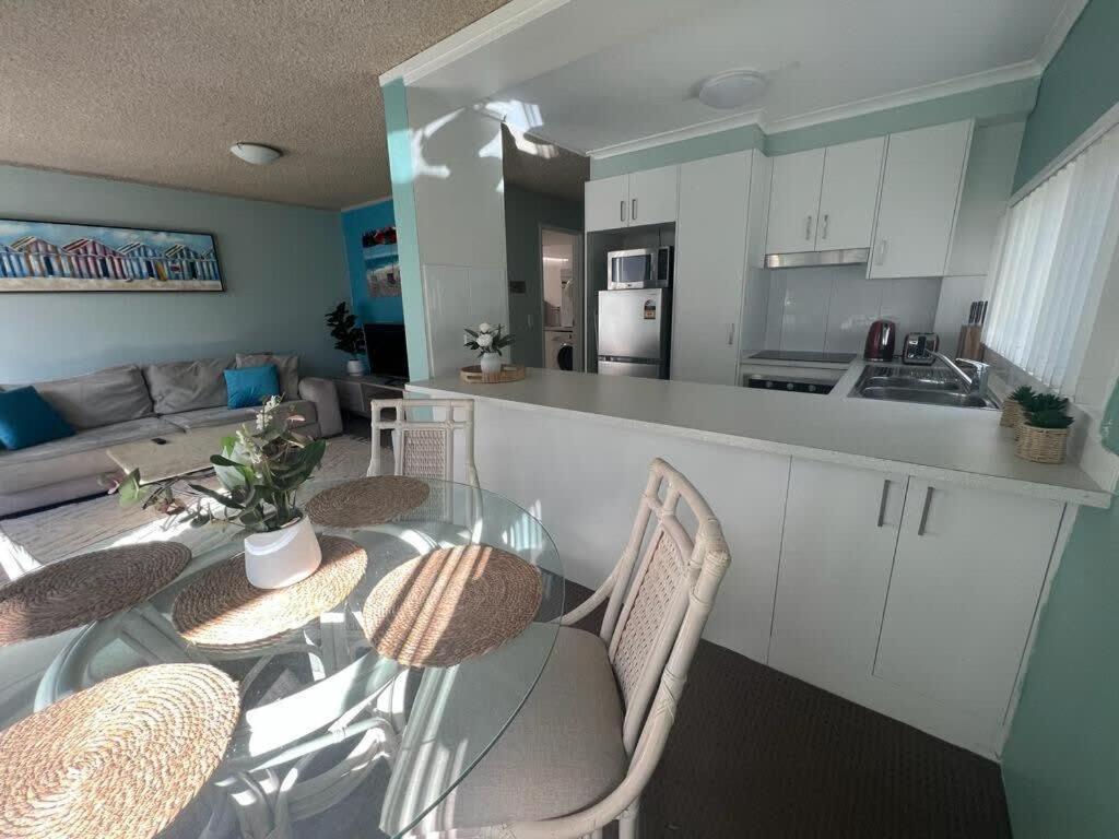 Apartment 2 Bedroom With Parking Stroll To Gold Coast