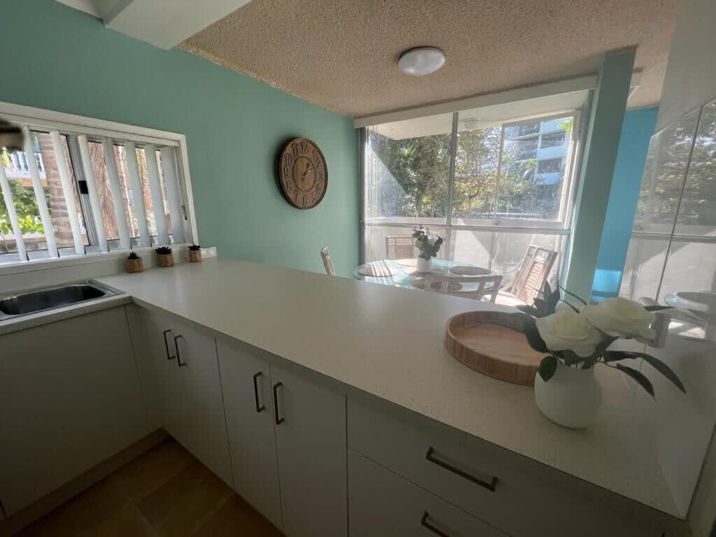 2 Bedroom With Parking Stroll To Gold Coast