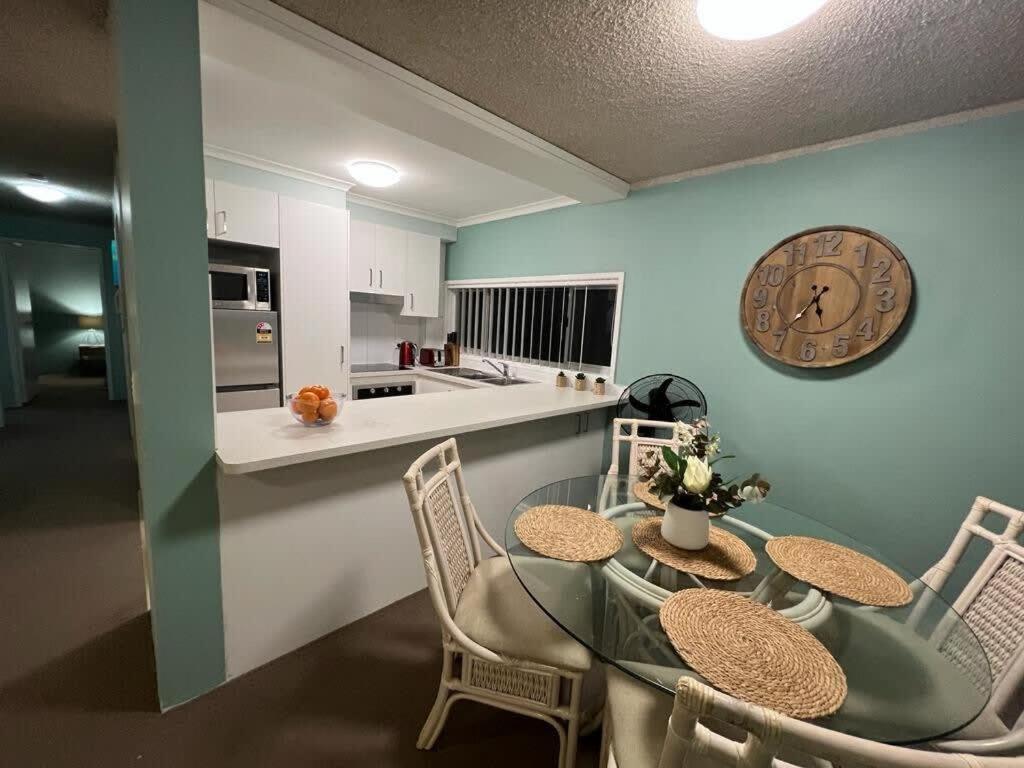 2 Bedroom With Parking Stroll To Apartment Gold Coast