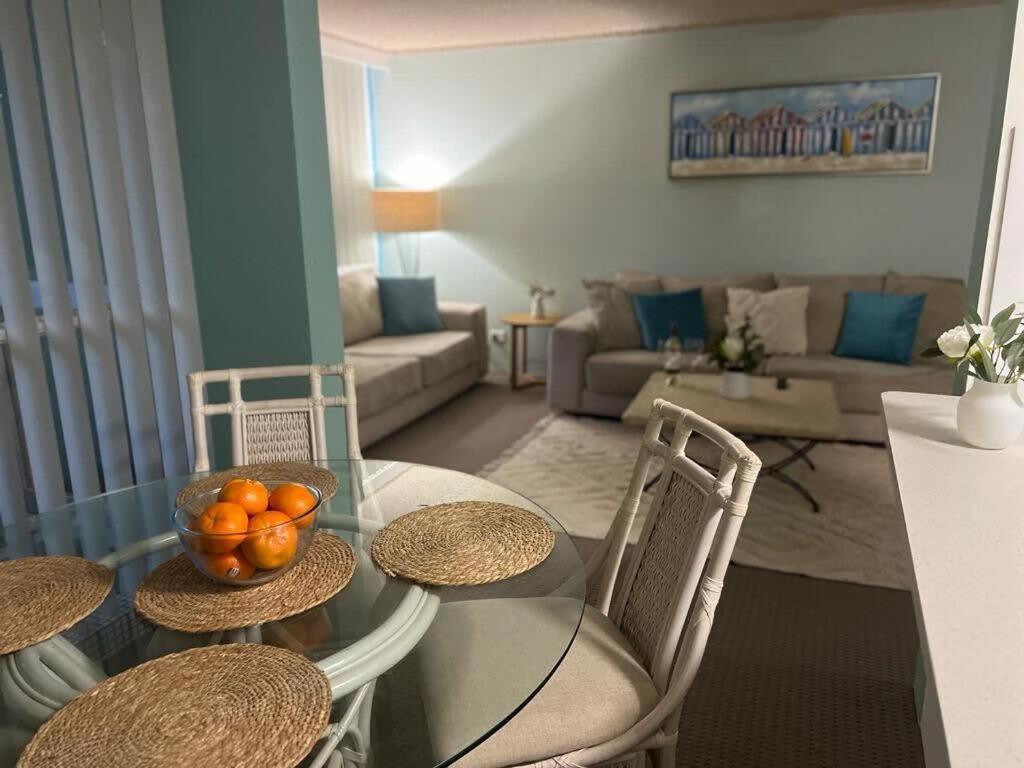 Apartment 2 Bedroom With Parking Stroll To Gold Coast