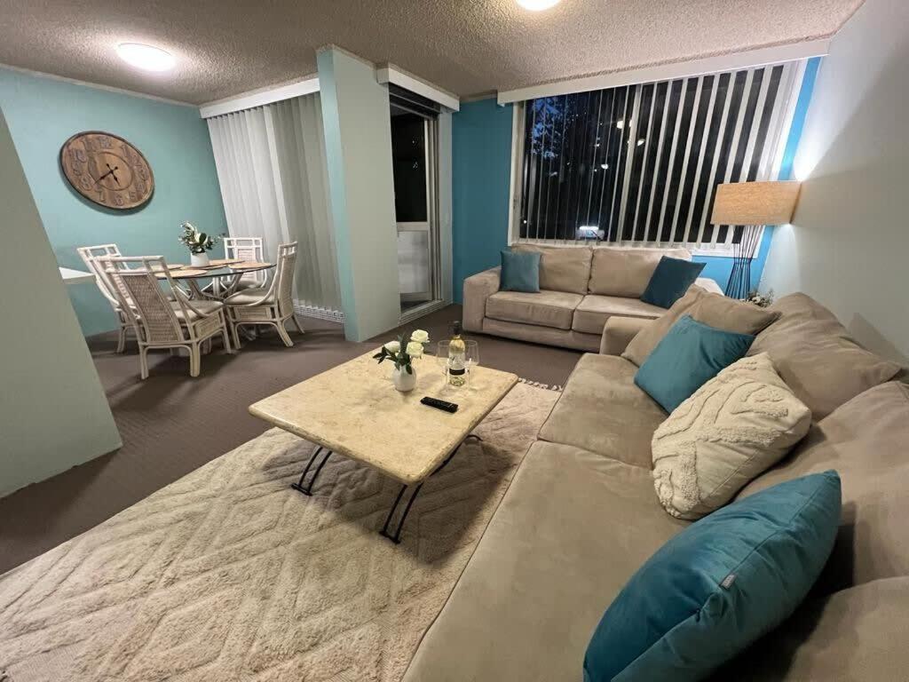 2 Bedroom With Parking Stroll To Apartment