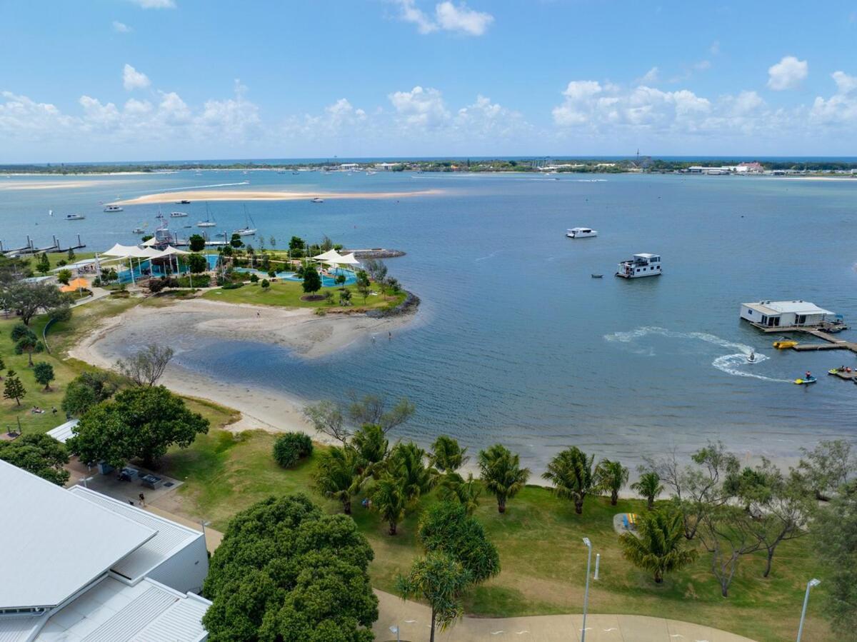 Oceanview Escape 2br In The Heart Of The Gc Apartment *