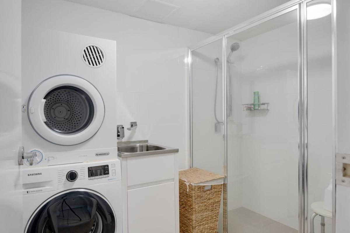 Oceanview Escape 2br In The Heart Of The Gc Apartment *