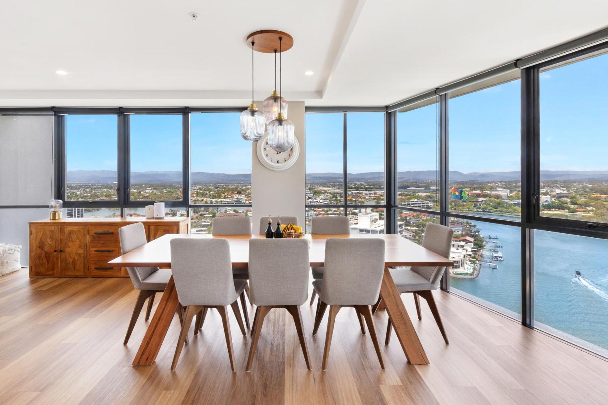 Apartment Stunning 180 Degree Views At Avalon