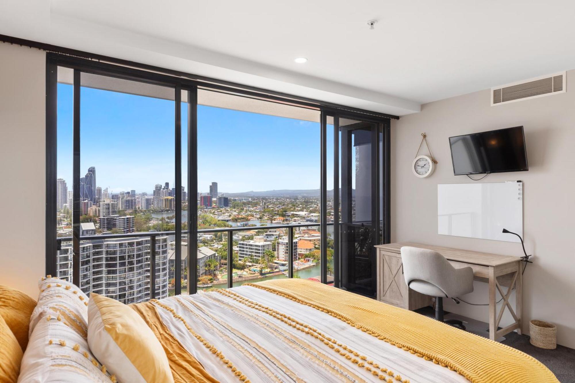 Stunning 180 Degree Views At Avalon *