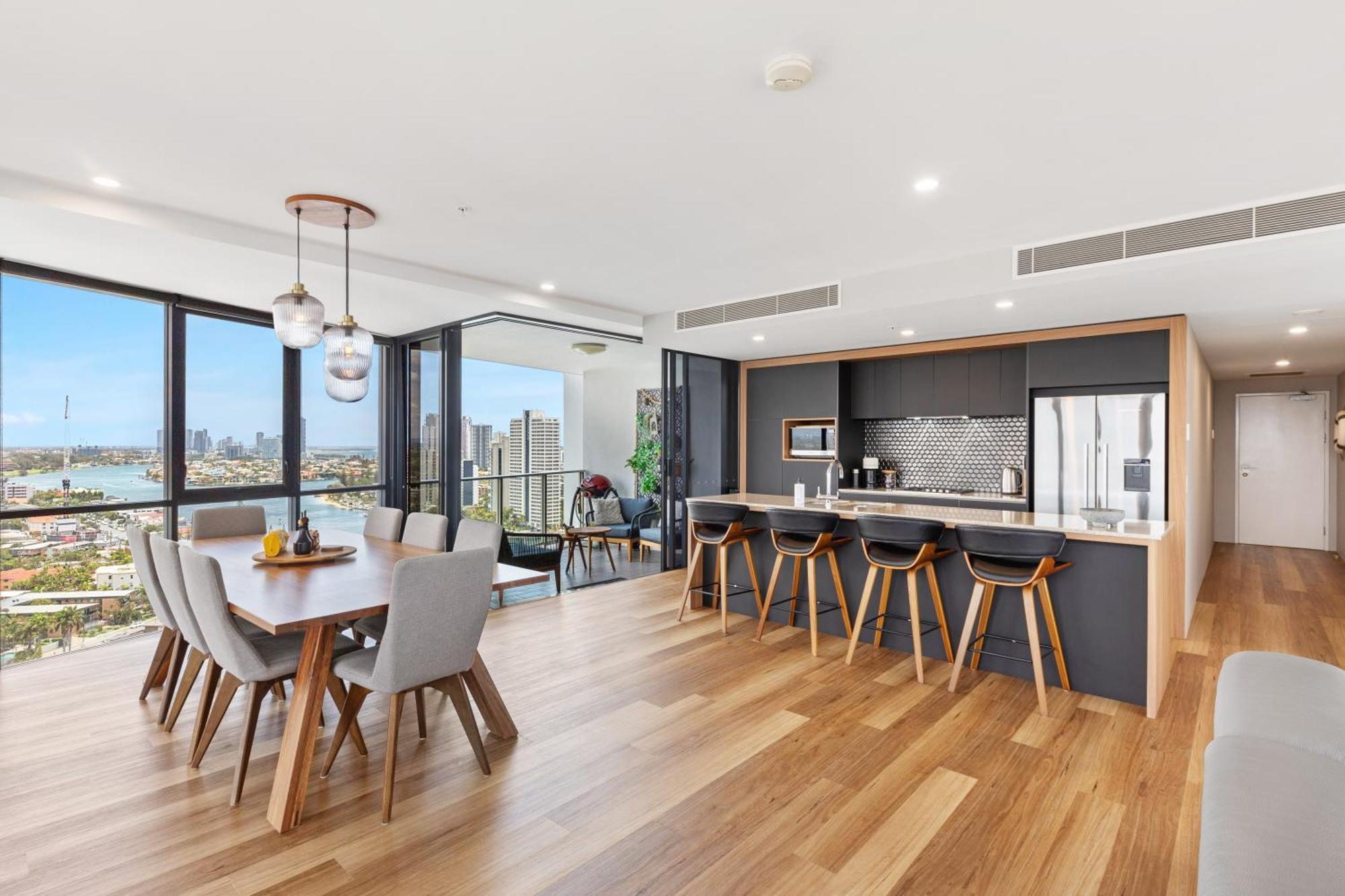 Stunning 180 Degree Views At Avalon *