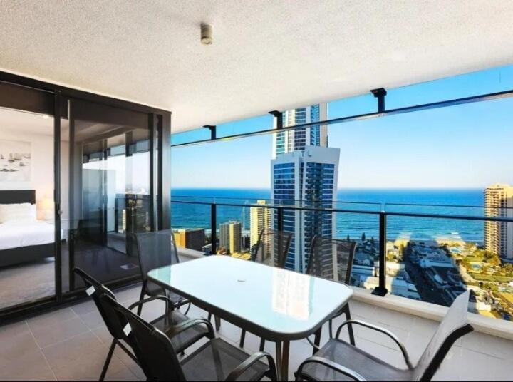 Circle On Cavill 2-bed Sea View Apartment