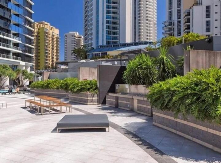 Circle On Cavill 2-bed Sea View *