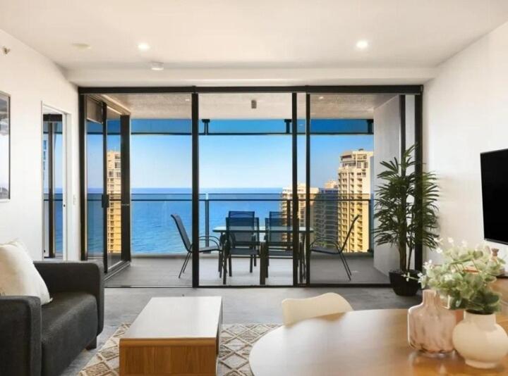 Circle On Cavill 2-bed Sea View * Gold Coast