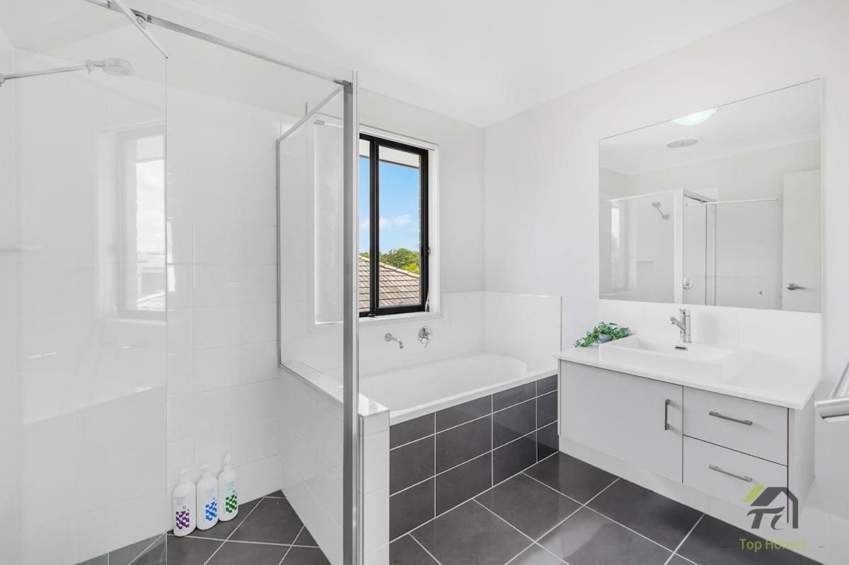 Forest Castle In A Quiet Single-story House In Coomera Gold Coast