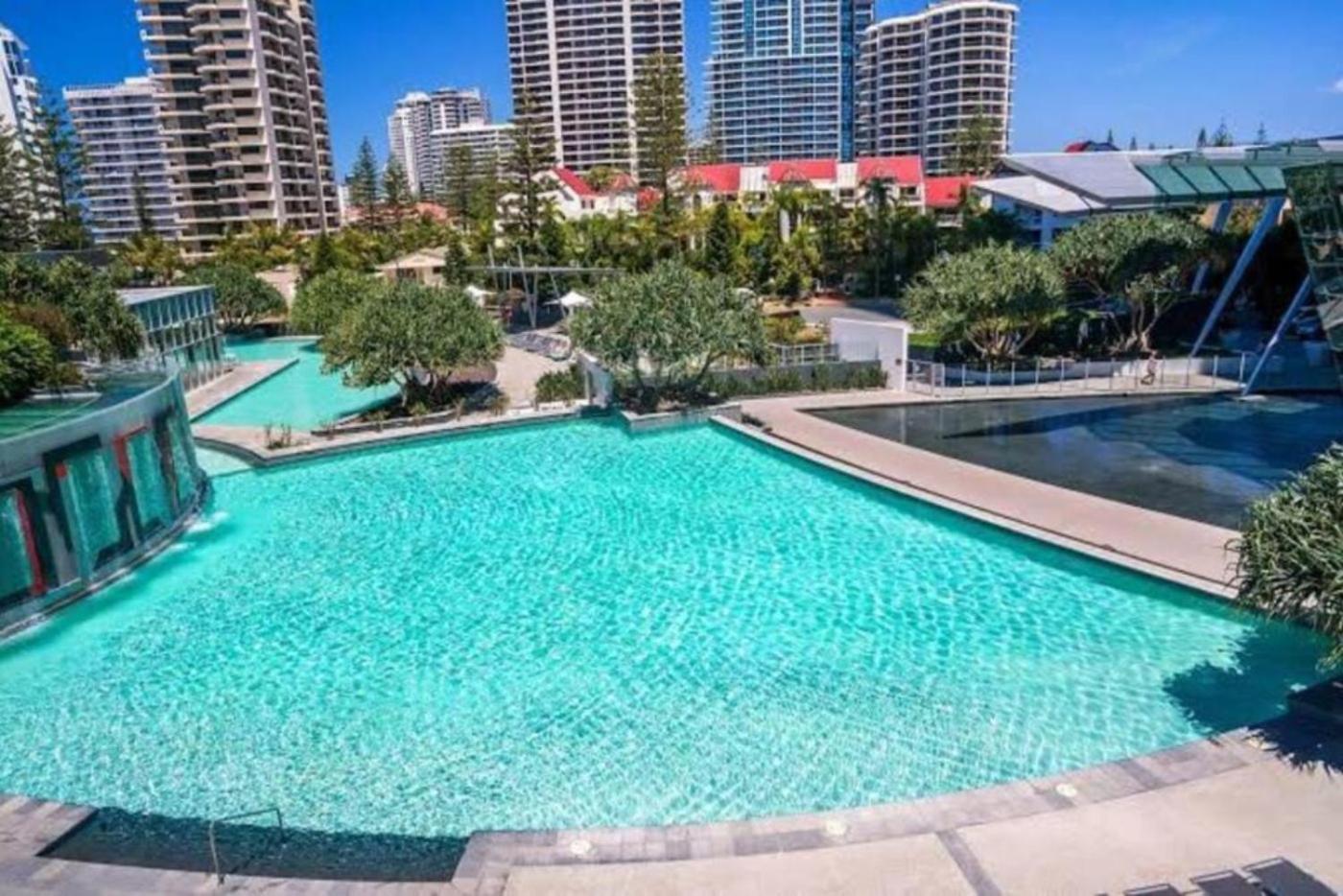 Apartment Iconic Q1 Level 35! *