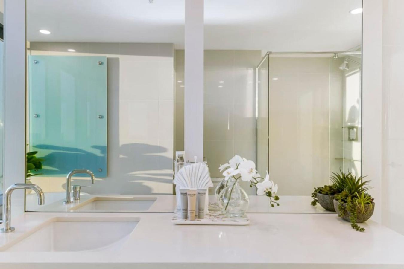 Serenity Getaway Your Away From Views Apartment *