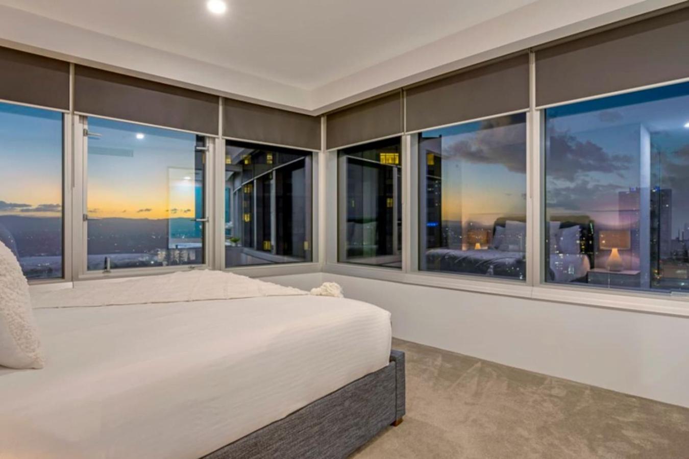 Apartment Sophias Place In Surfers With Stunning Views