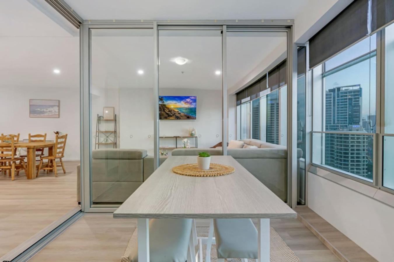 Sophias Place In Surfers With Stunning Views