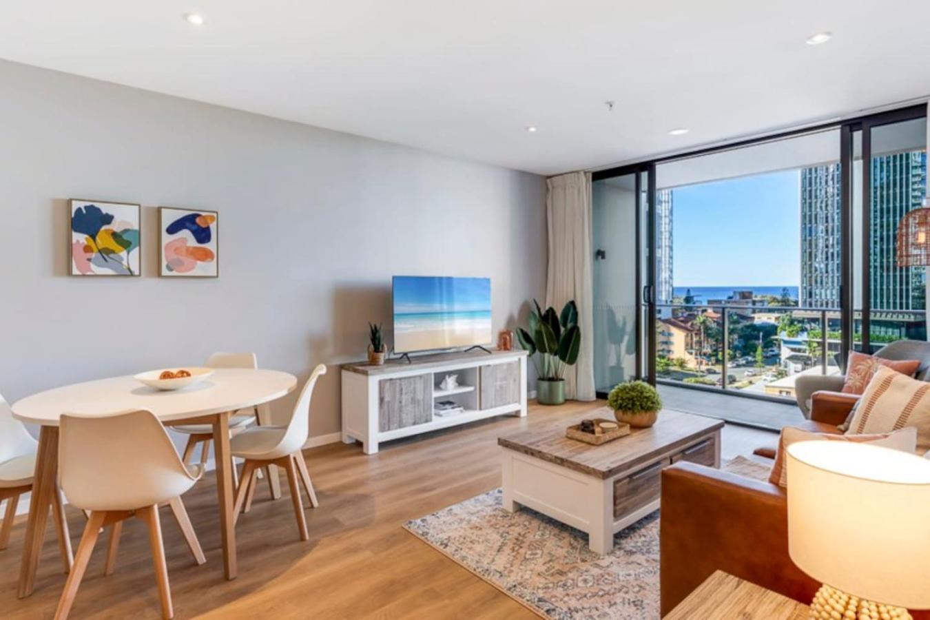 Broadbeach Ocean View Wifi Parking Apartment