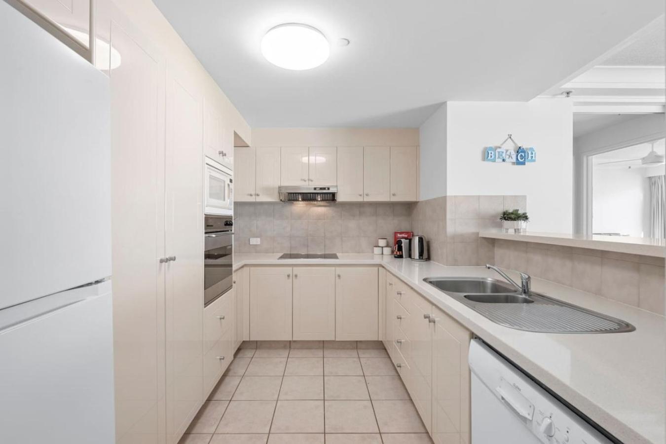 Apartment Palm View Getaway With Ocean Views - Mantra Gold Coast