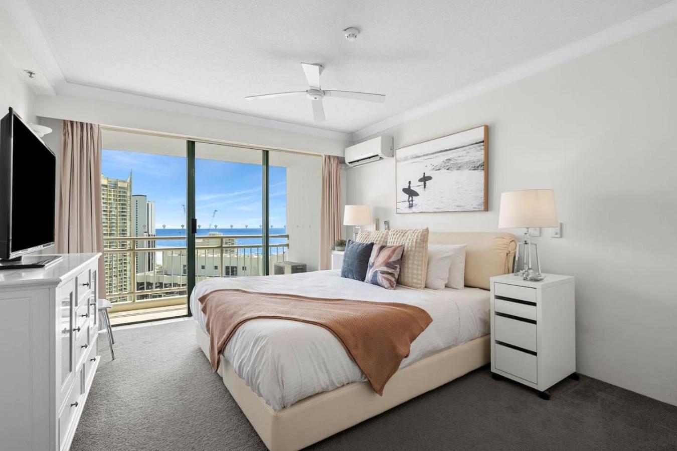 Palm View Getaway With Ocean Views - Mantra Apartment *