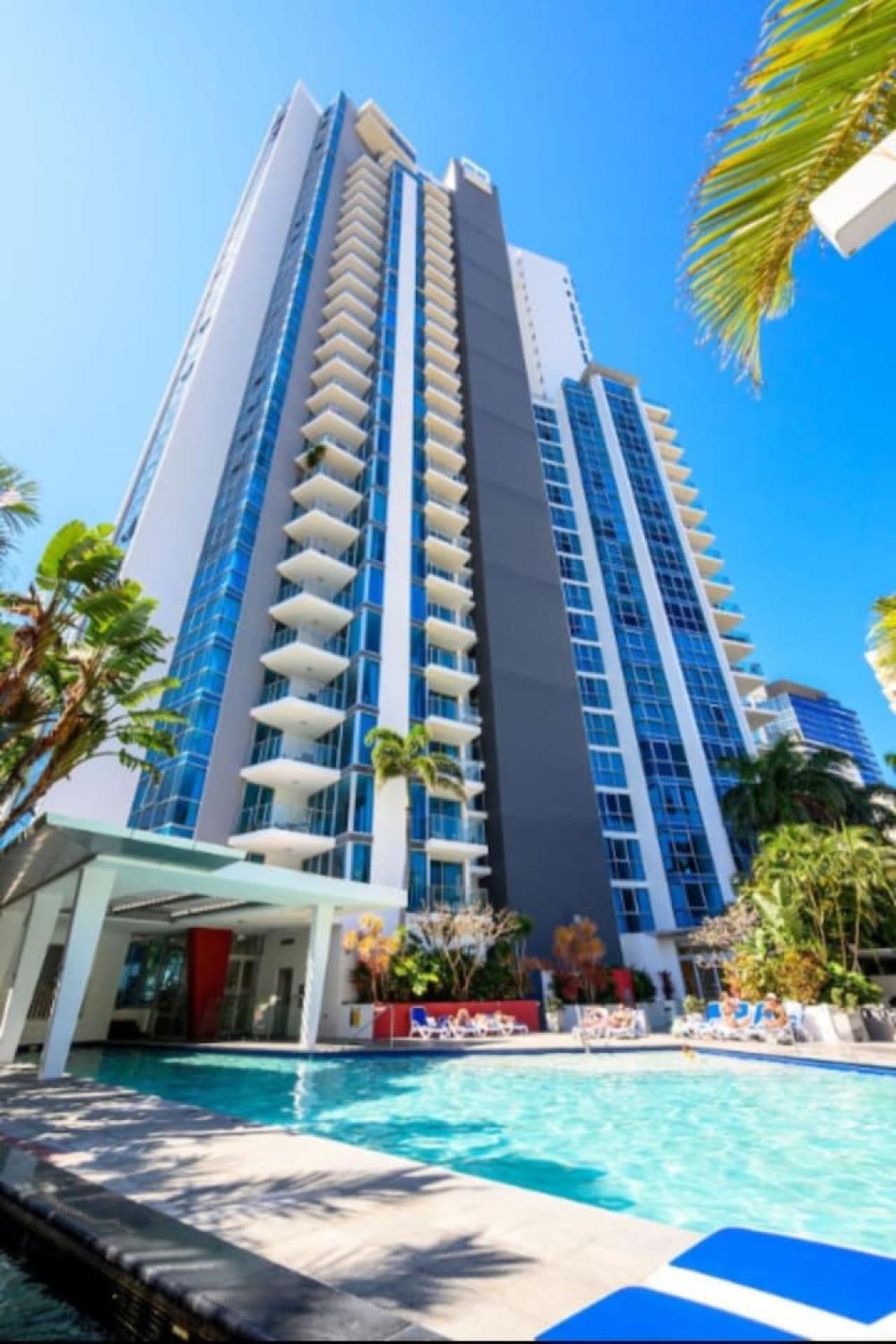 Serenity In Surfers Ocean Views Wifi Parking Casa de férias Gold Coast