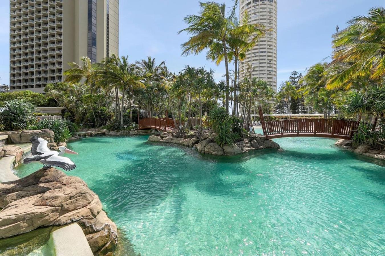 Palm View Getaway With Ocean Views - Mantra Gold Coast