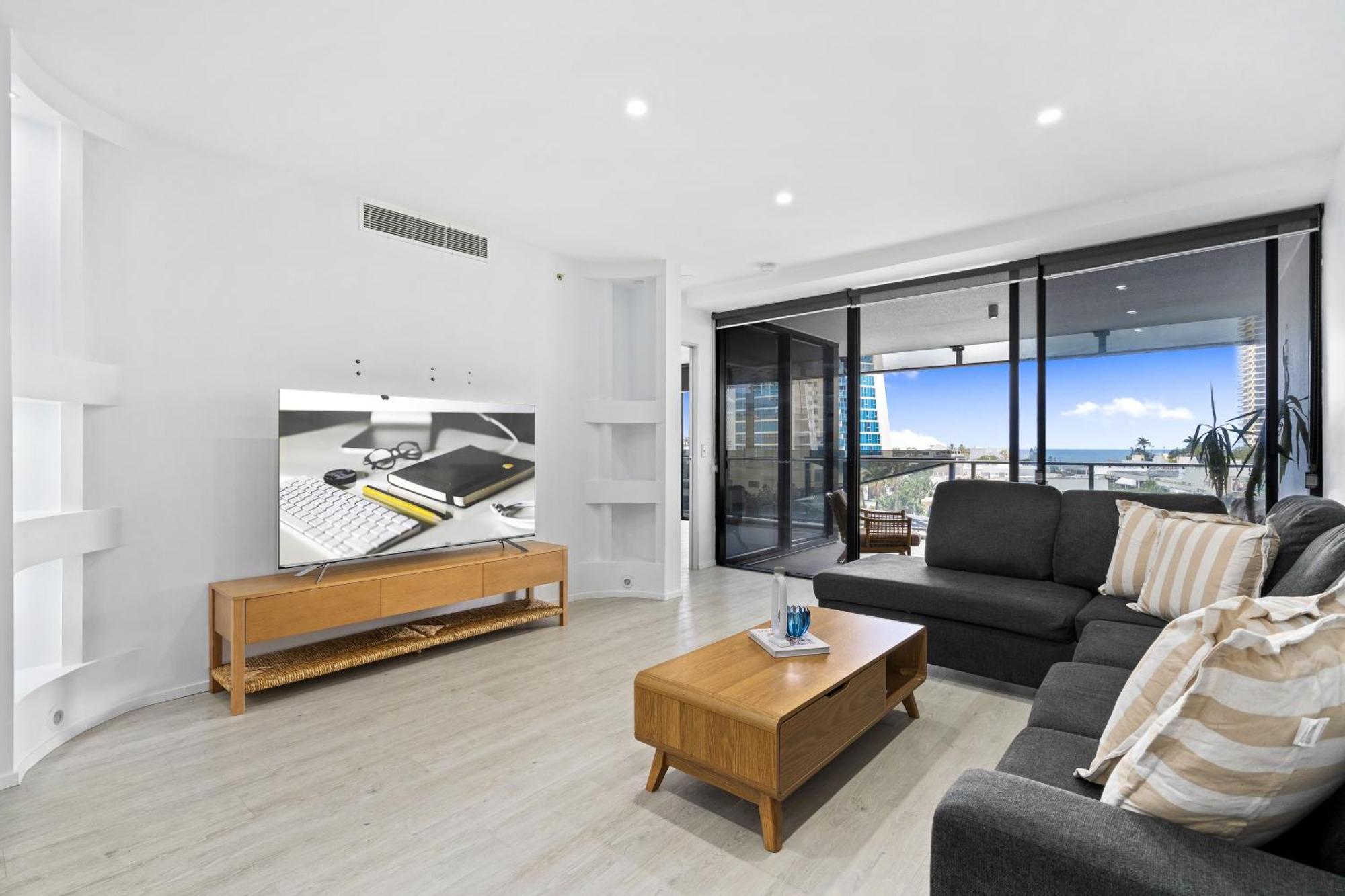 Circle On Cavill - Qstay Gold Coast