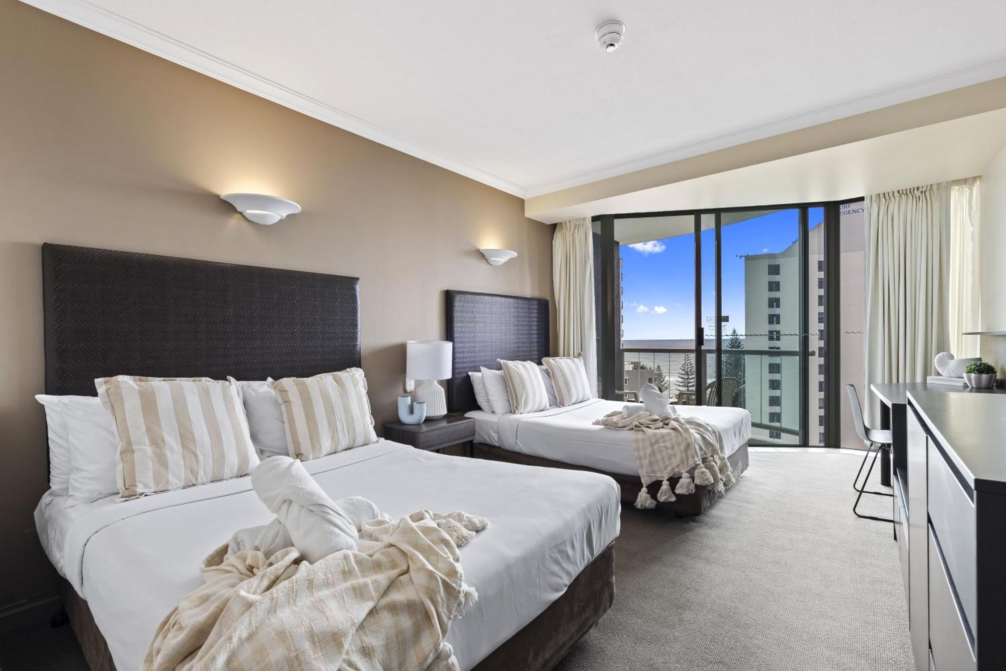 Interconnecting 2 Bedroom Unit At Legends — Q Apartment