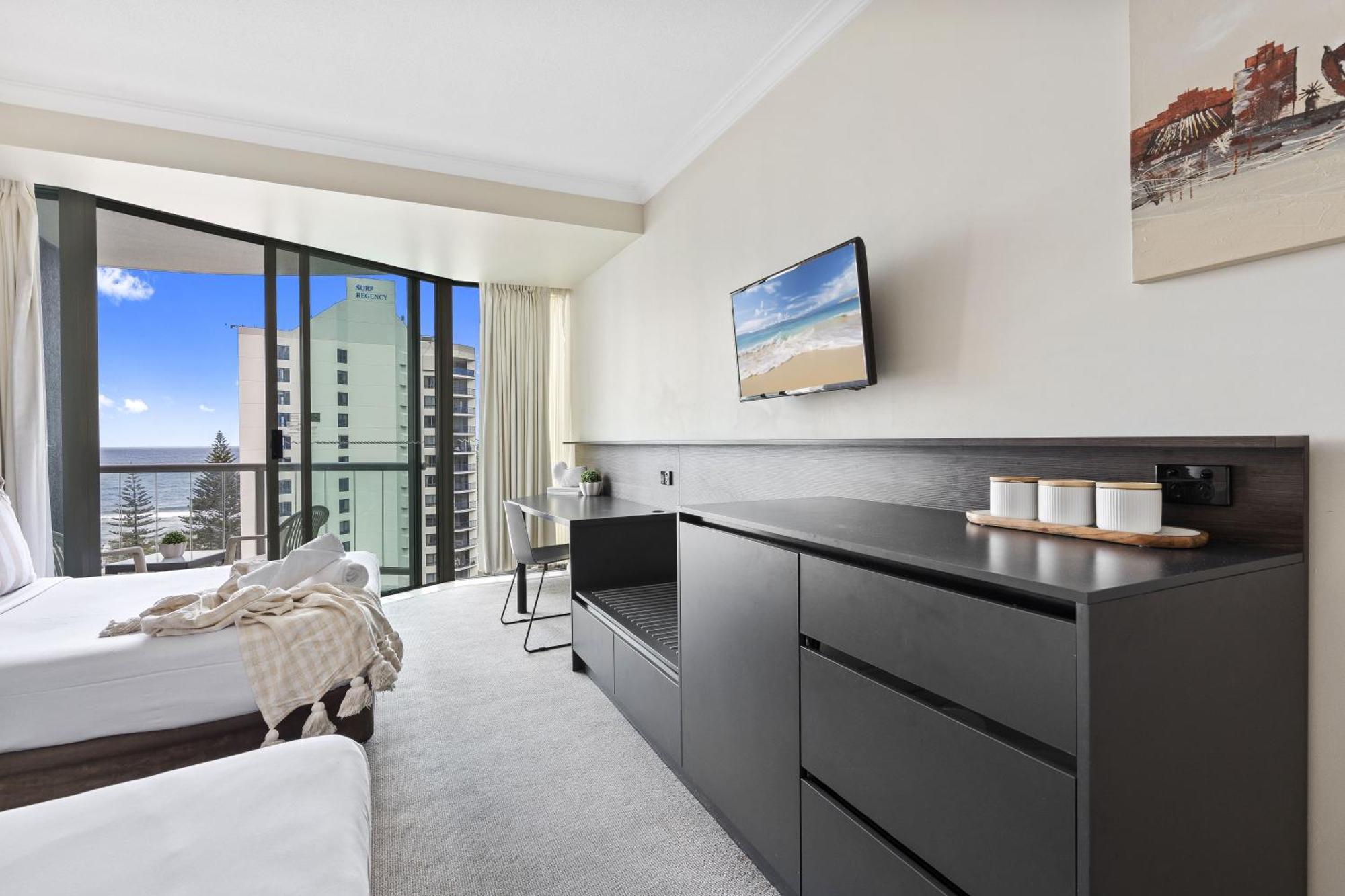 Apartment Interconnecting 2 Bedroom Unit At Legends — Q *