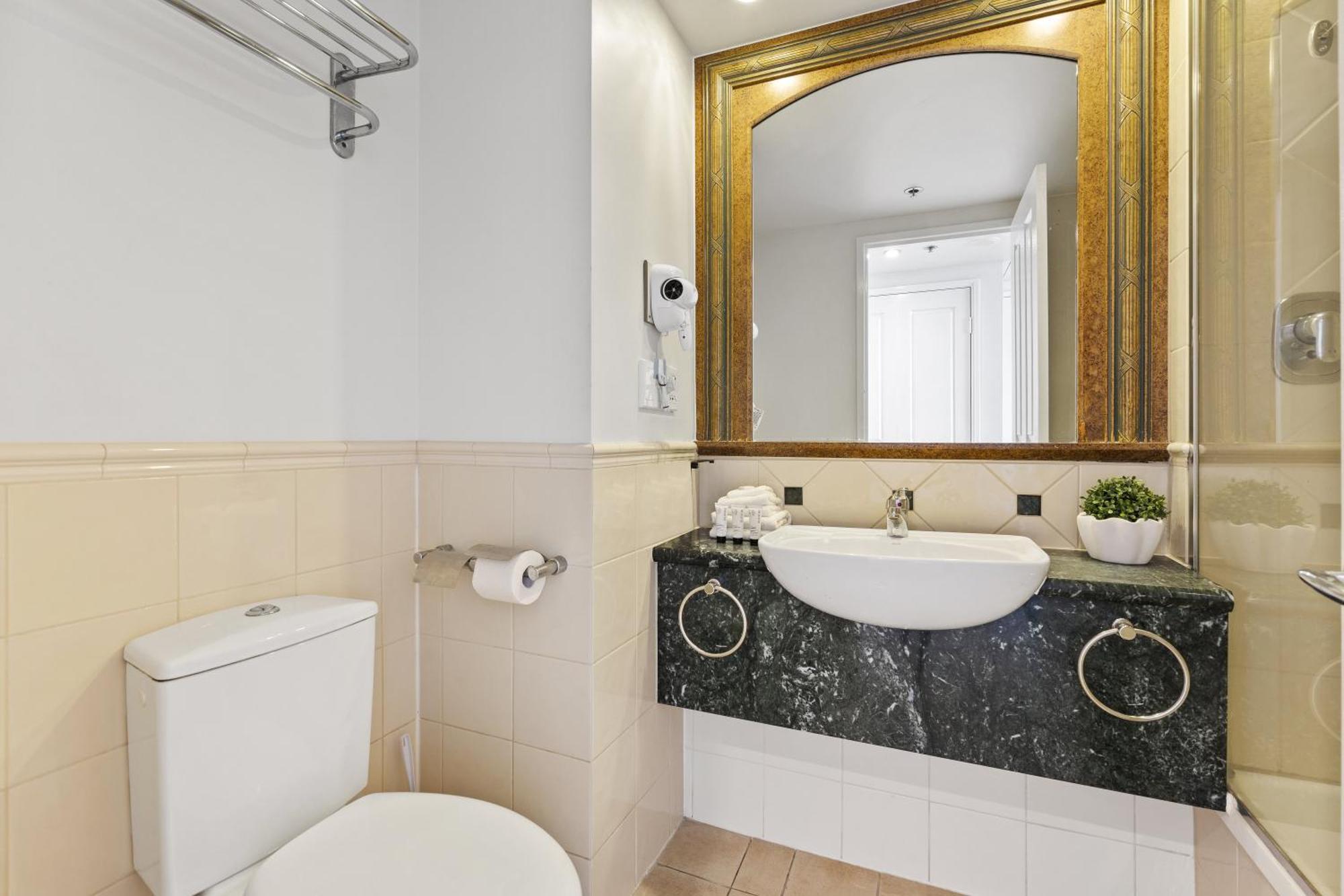 Interconnecting 2 Bedroom Unit At Legends — Q Apartment Gold Coast