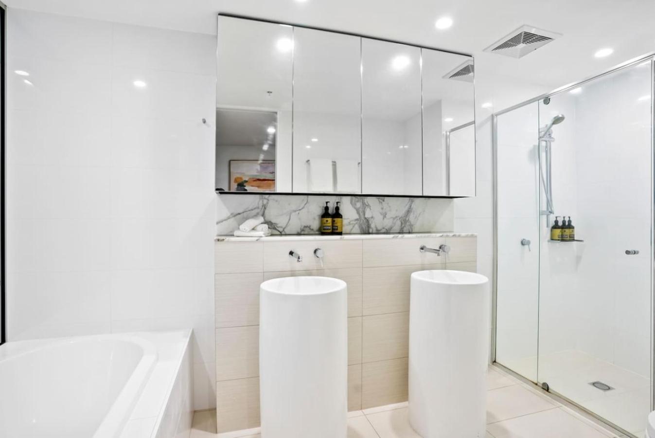 Oracle Tower 2 Luxury 33rd Flr Ocean Views Apartment *
