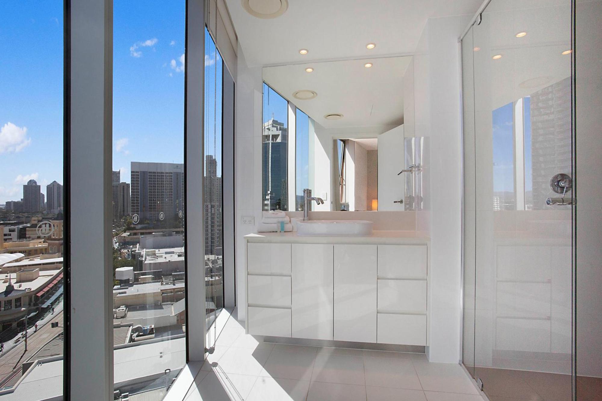Apartment Number 1 H Residences - Wifi, Parking & By Holidays Gold Coast