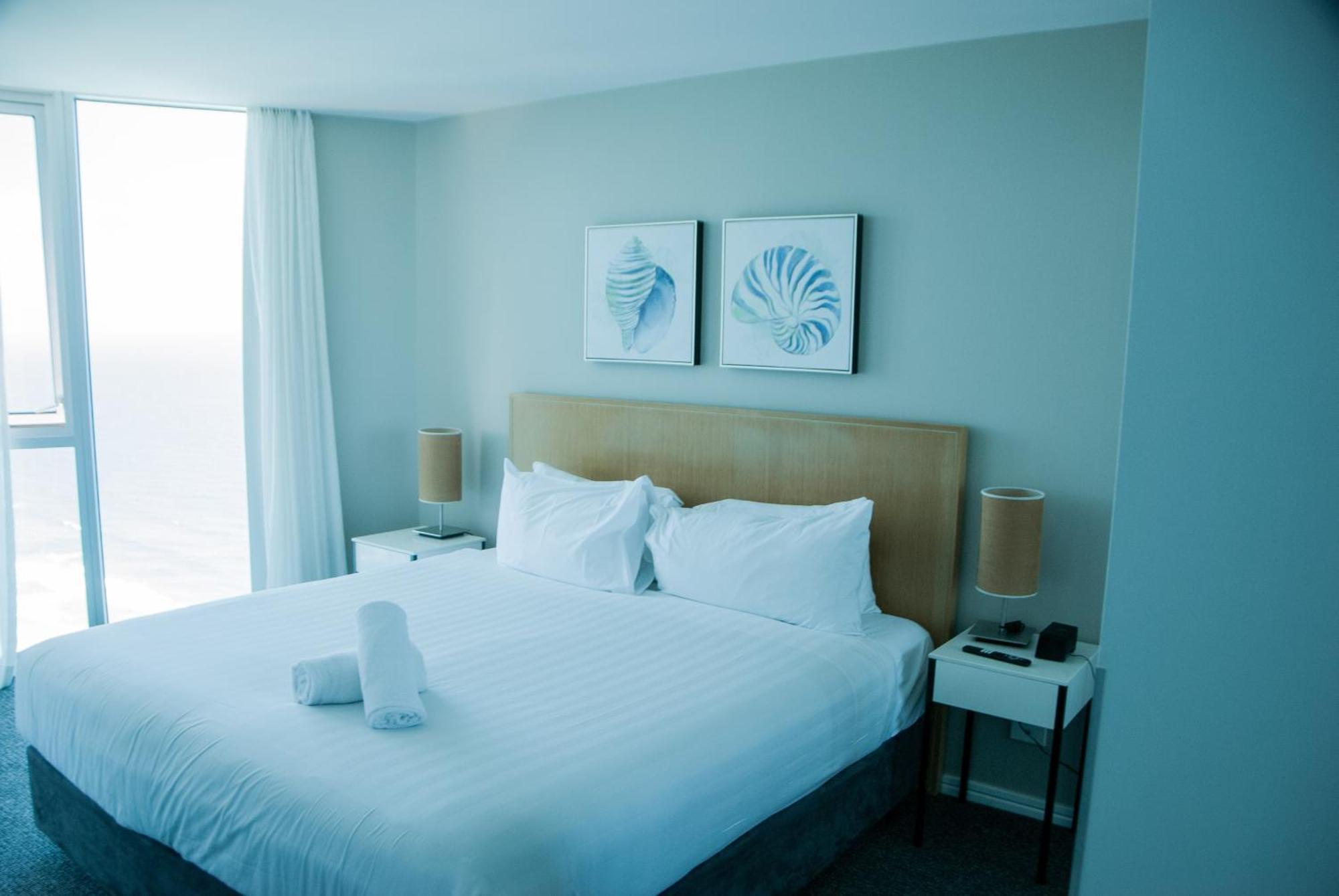Number 1 H Residences - Wifi, Parking & By Holidays Apartment *