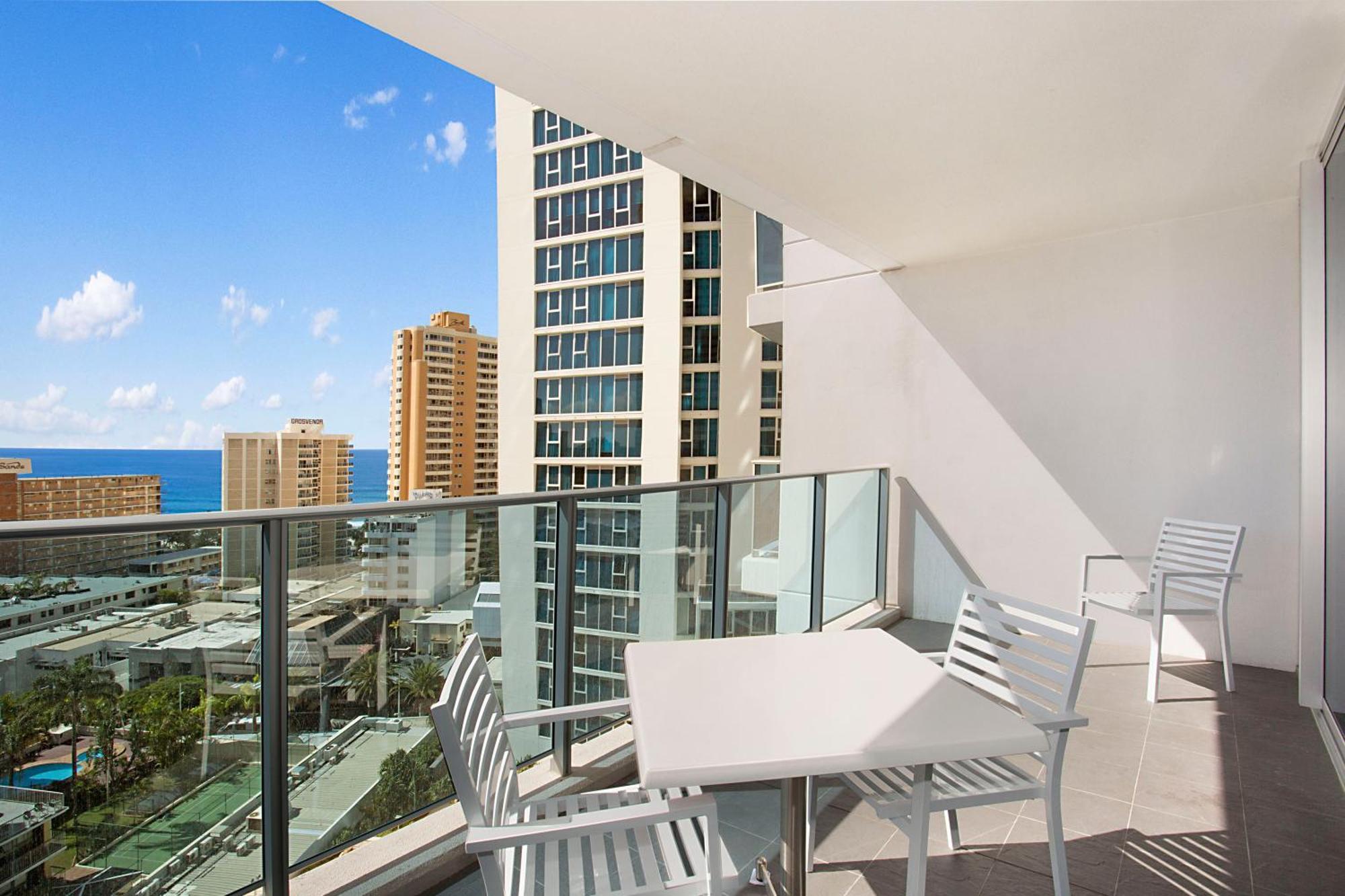 Number 1 H Residences - Wifi, Parking & By Holidays * Gold Coast