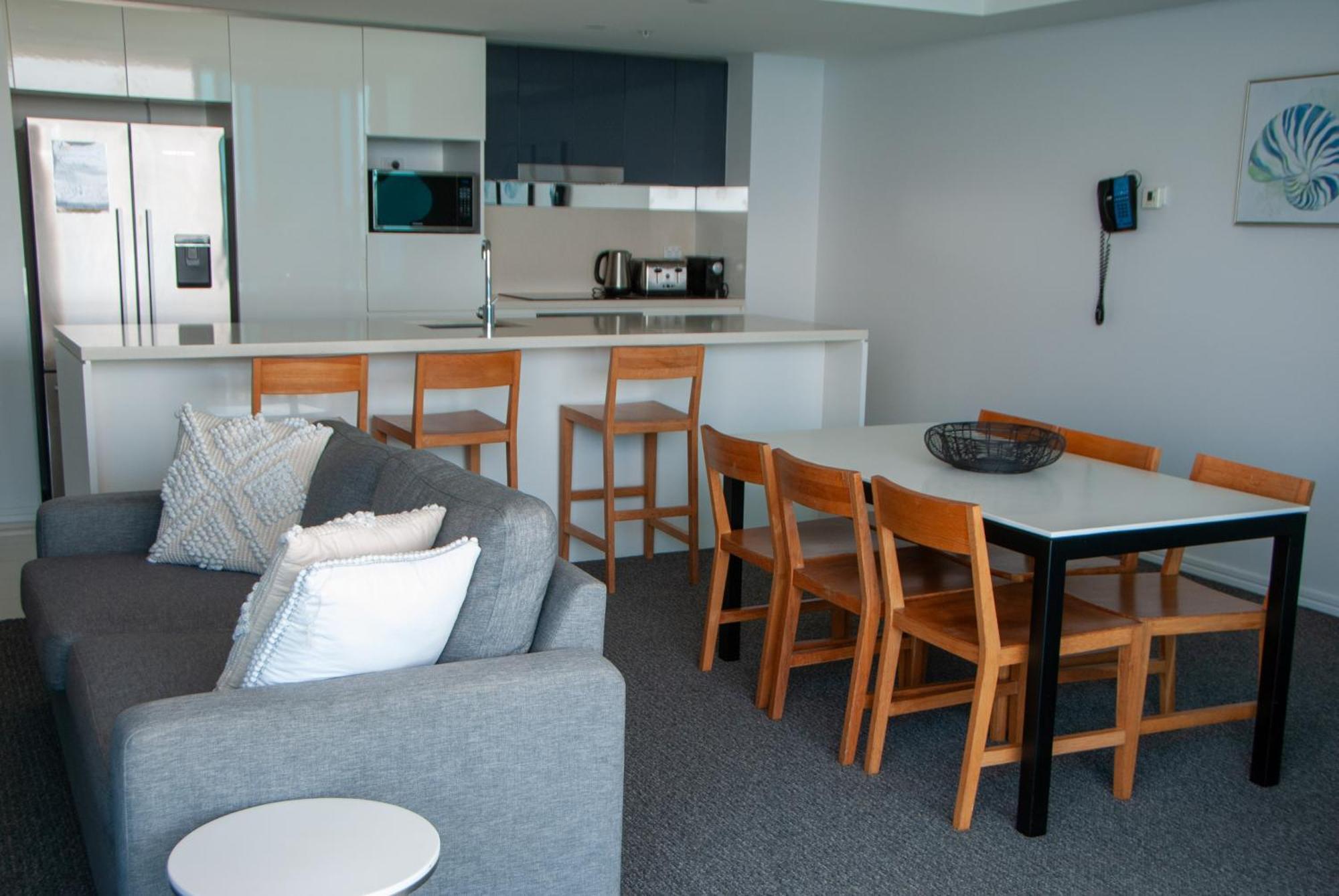 Number 1 H Residences - Wifi, Parking & By Holidays Apartment Gold Coast