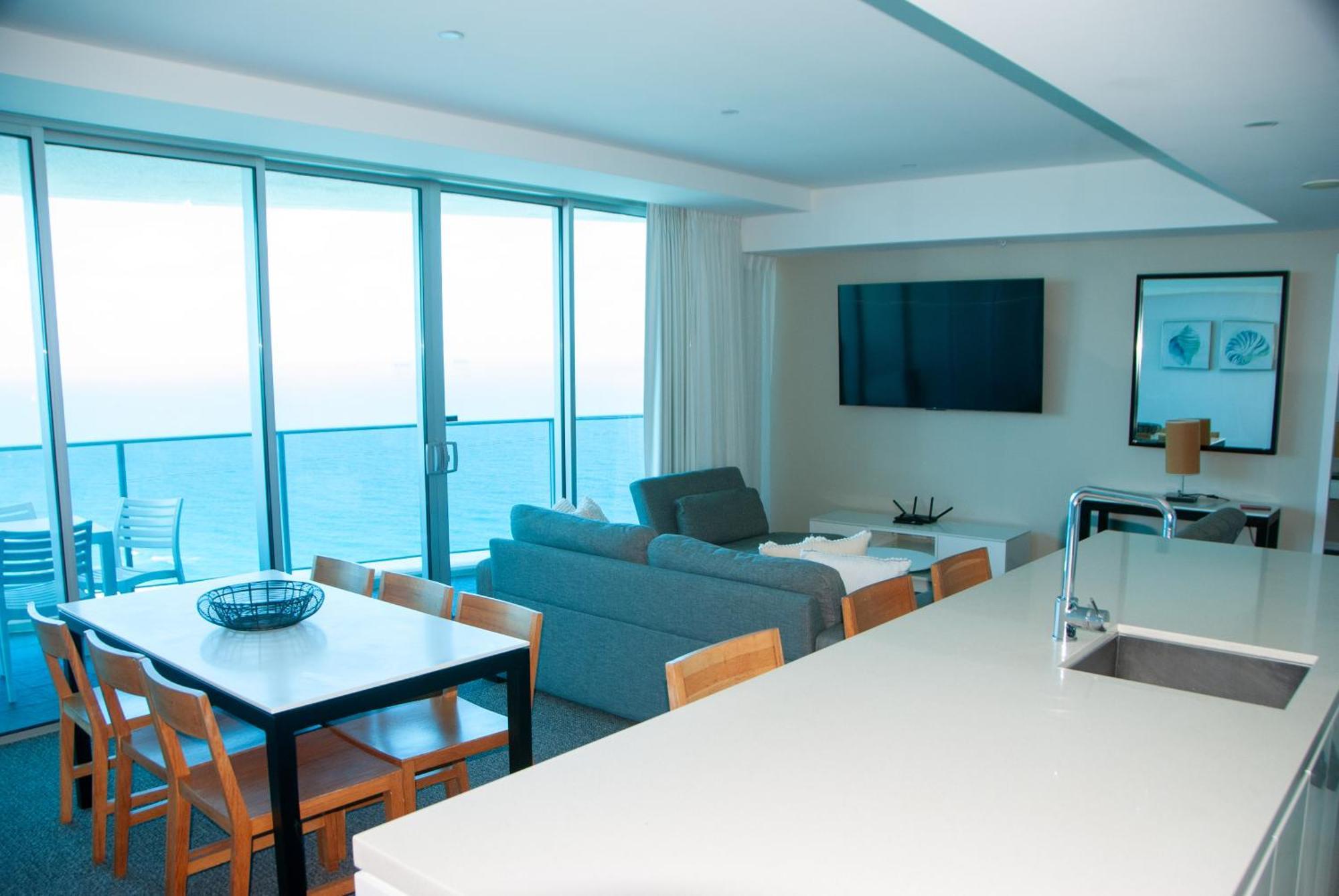 Number 1 H Residences - Wifi, Parking & By Holidays Apartment Gold Coast