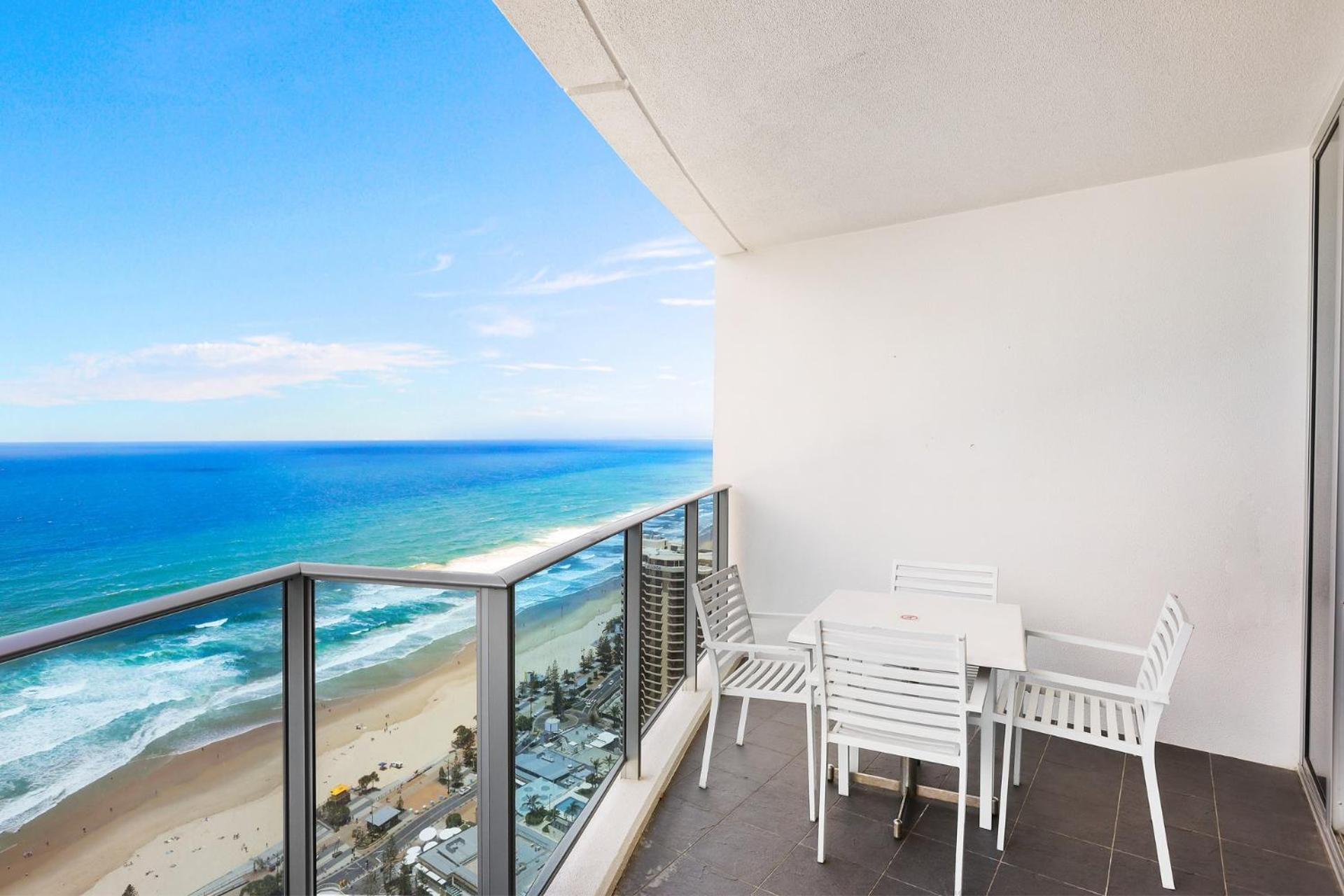 Number 1 H Residences - Wifi, Parking & By Holidays *