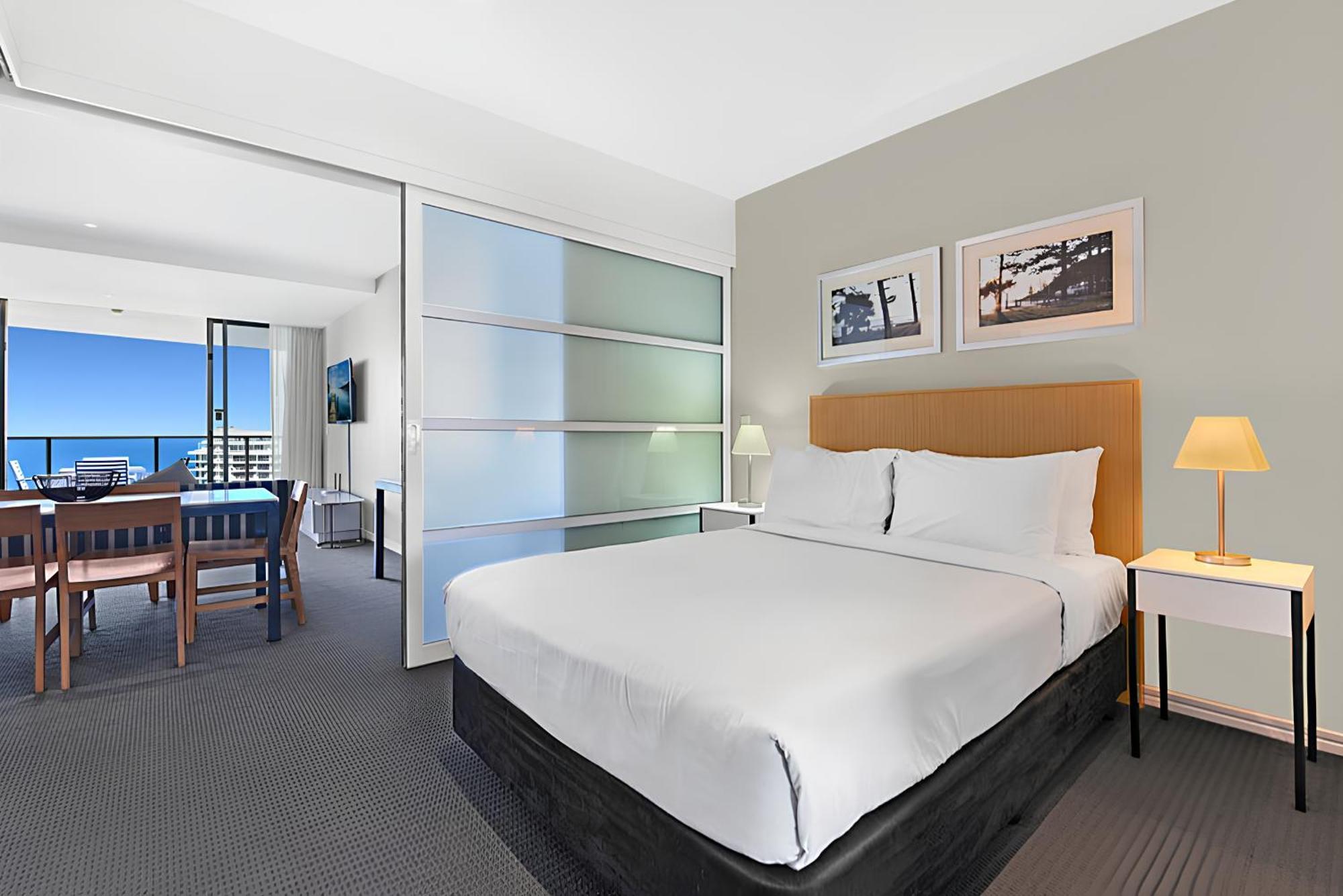 Number 1 H Residences - Wifi, Parking & By Holidays Gold Coast