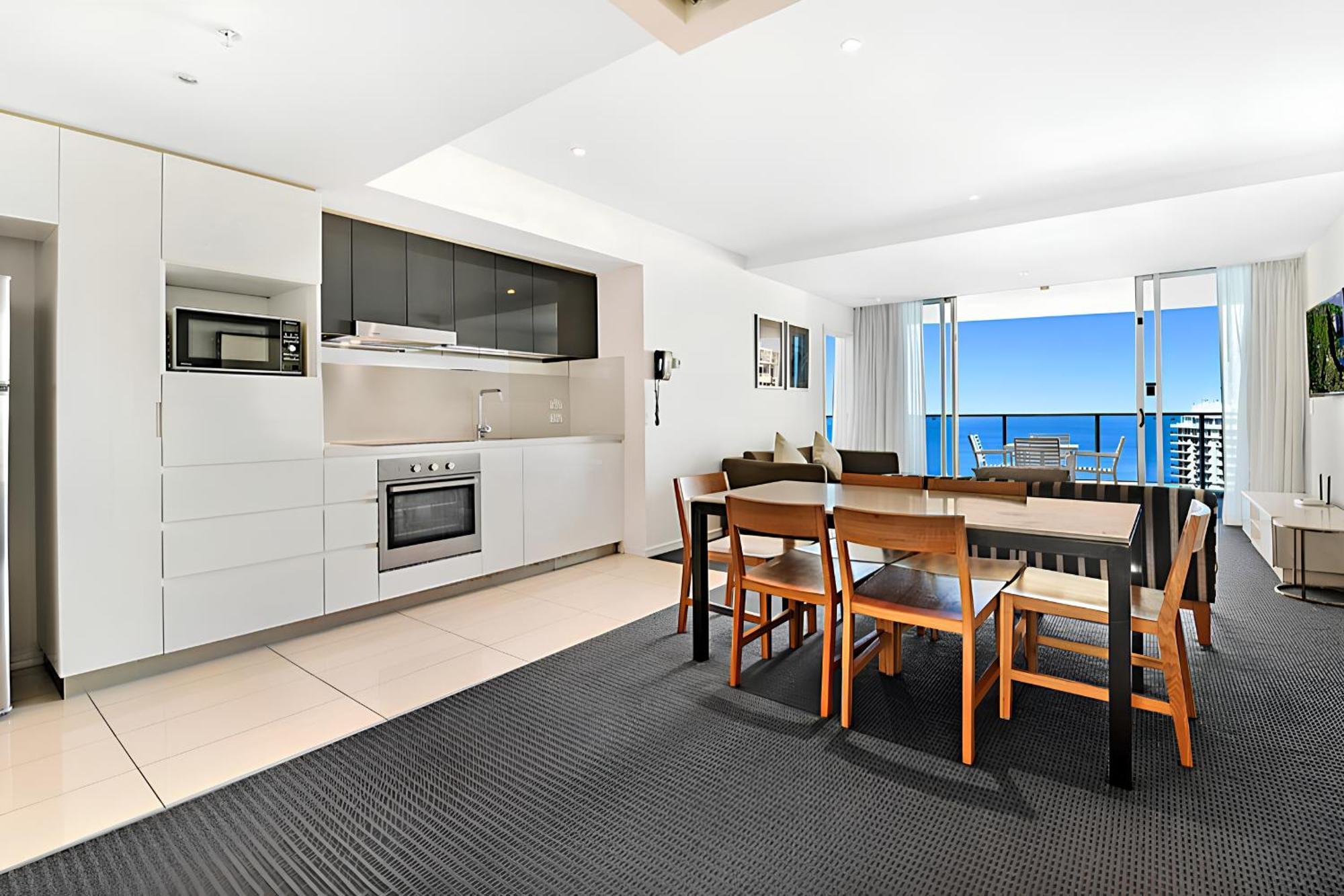 Number 1 H Residences - Wifi, Parking & By Holidays
