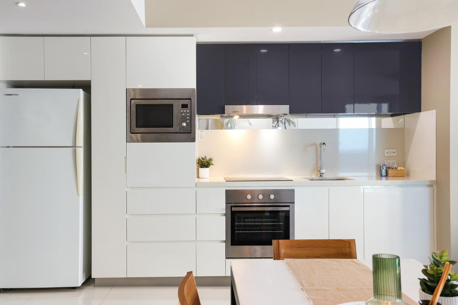 Number 1 H Residences - Wifi, Parking & By Holidays
