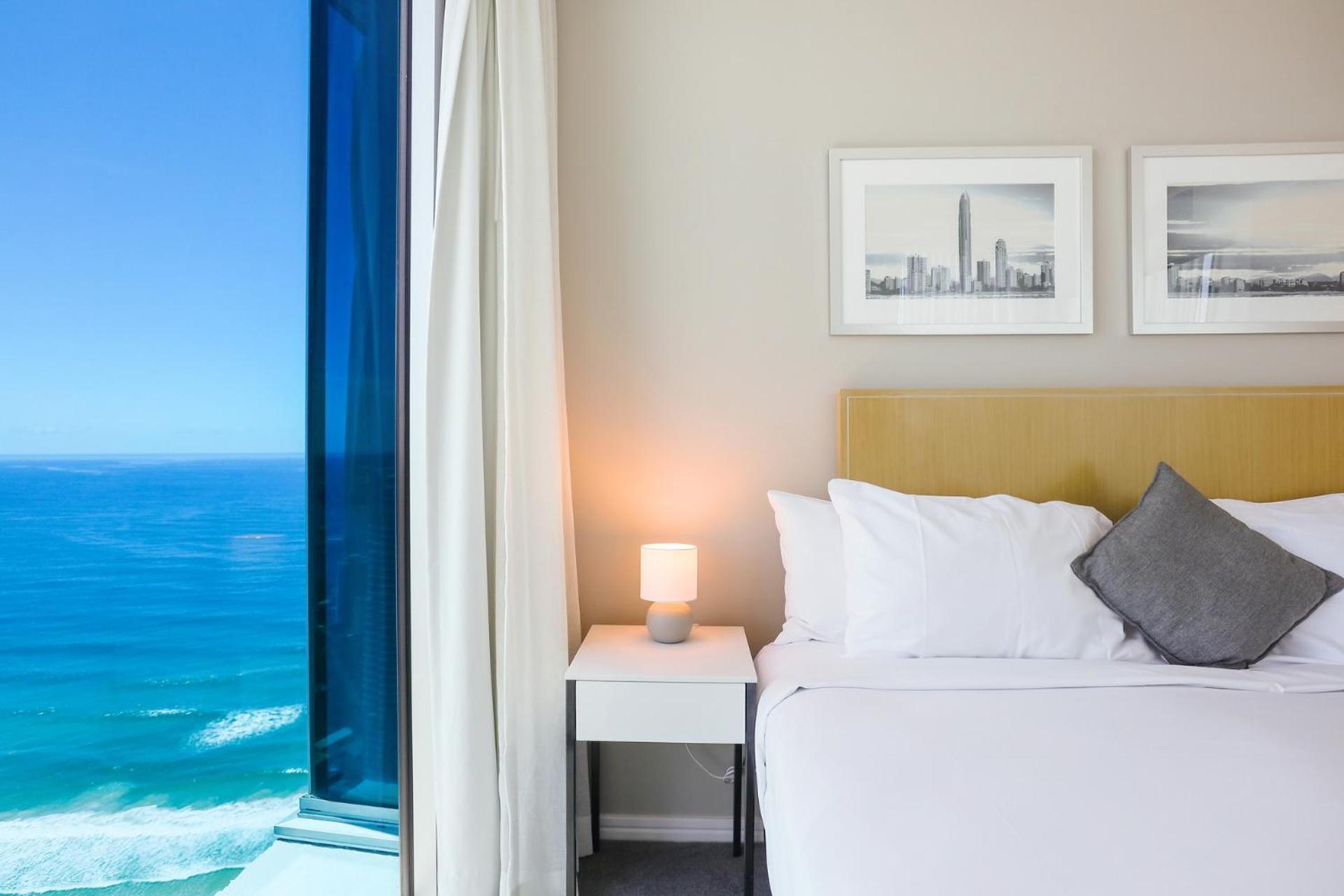 Number 1 H Residences - Wifi, Parking & By Holidays Apartment