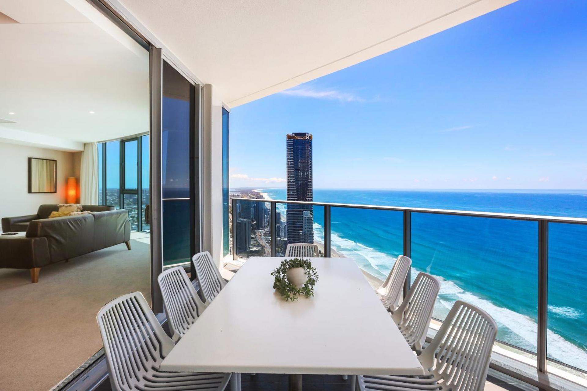 Number 1 H Residences - Wifi, Parking & By Holidays *