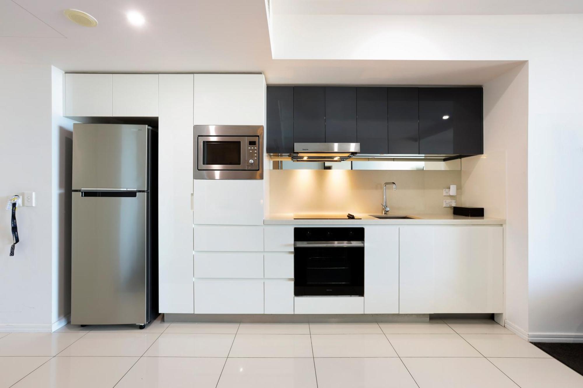 Apartment Number 1 H Residences - Wifi, Parking & By Holidays