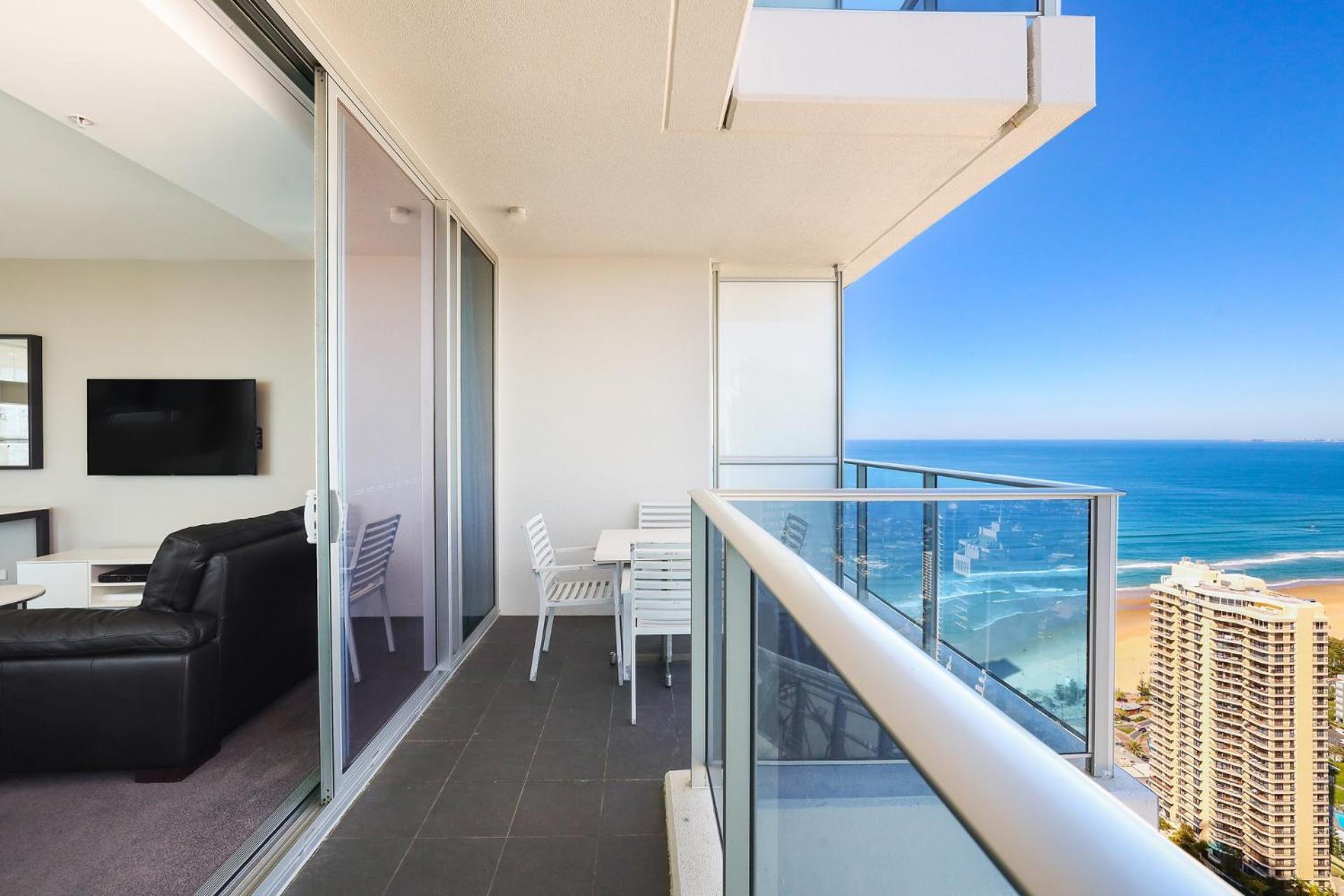 Number 1 H Residences - Wifi, Parking & By Holidays *