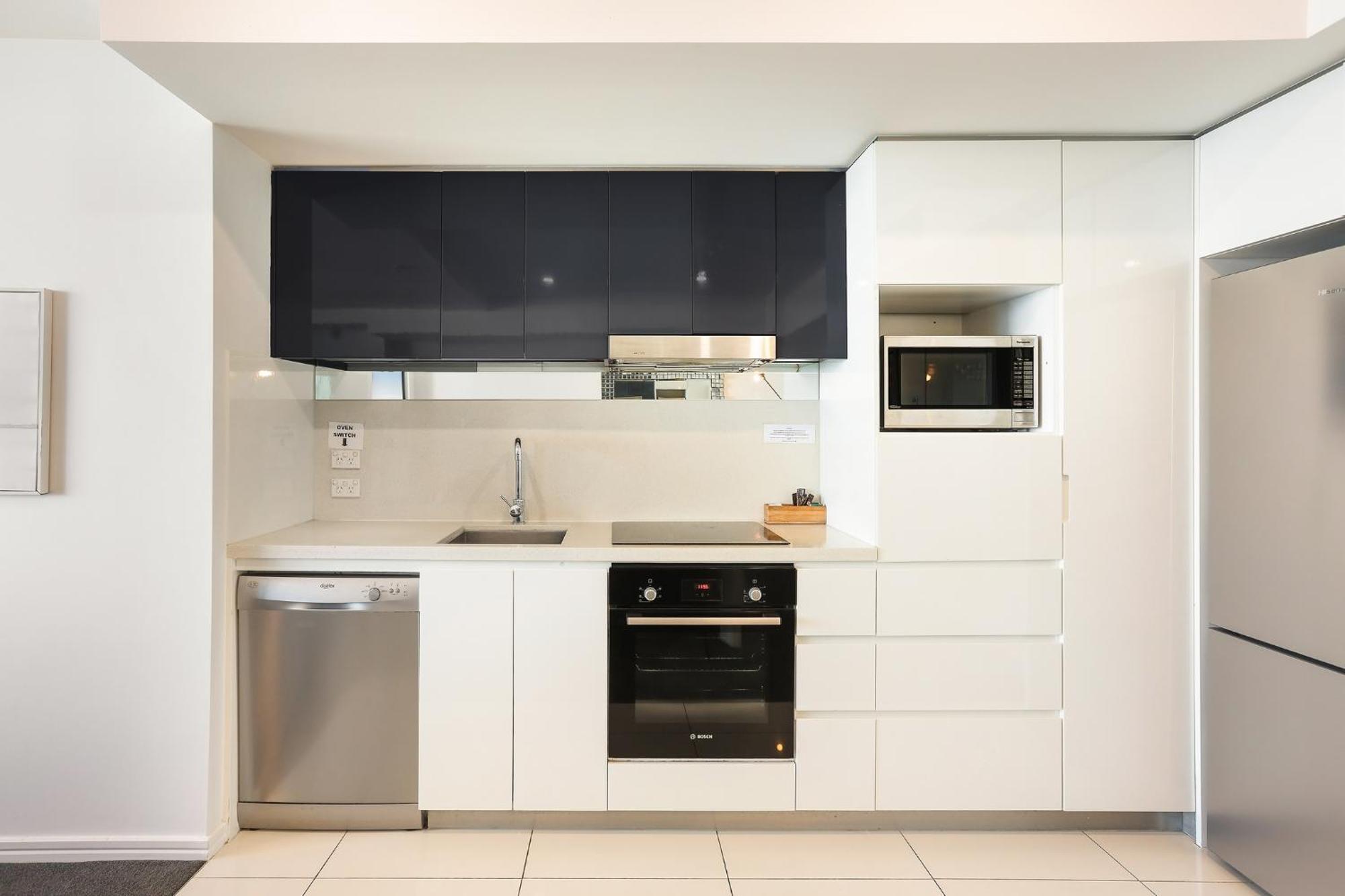 Number 1 H Residences - Wifi, Parking & By Holidays Apartment Gold Coast