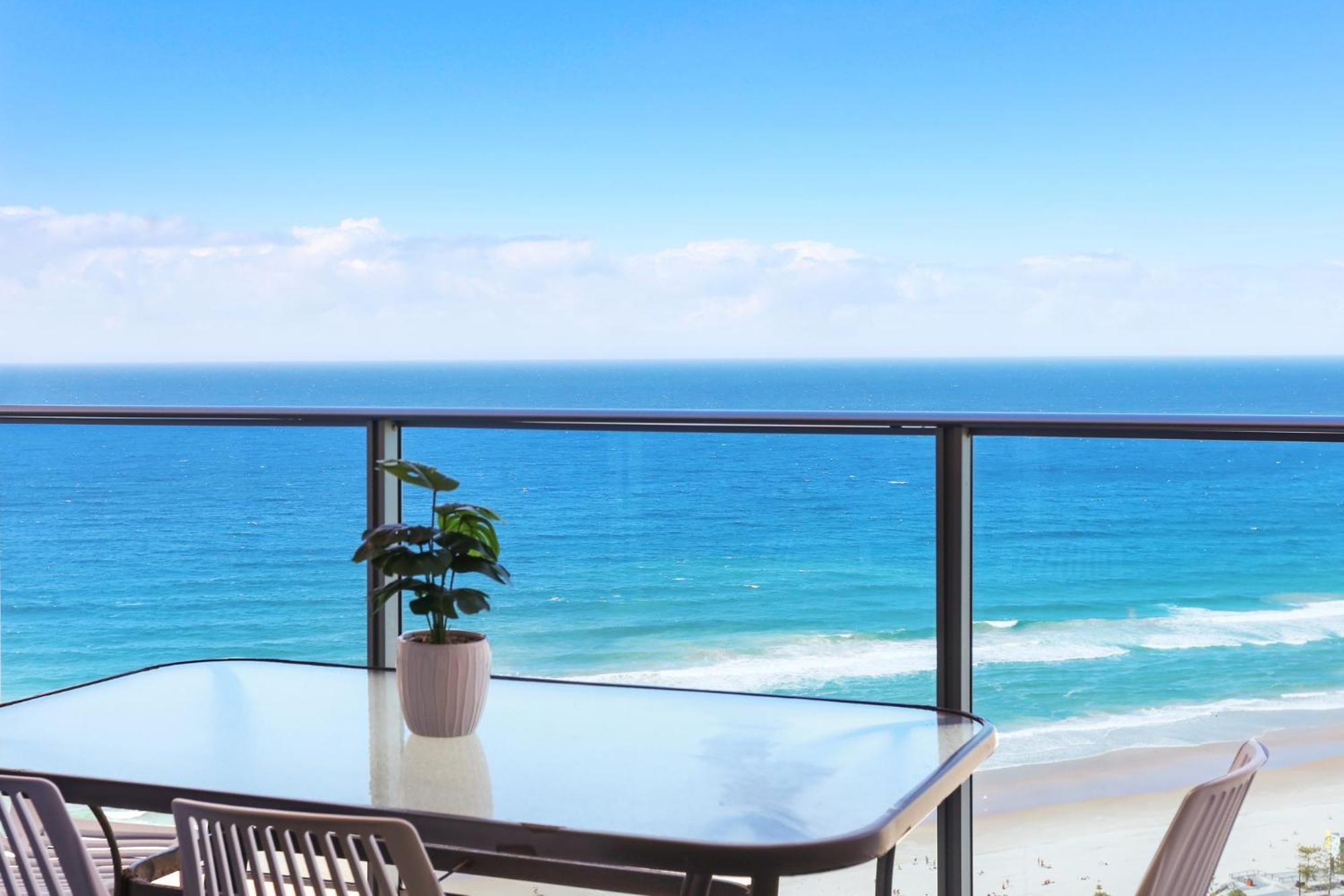Number 1 H Residences - Wifi, Parking & By Holidays * Gold Coast