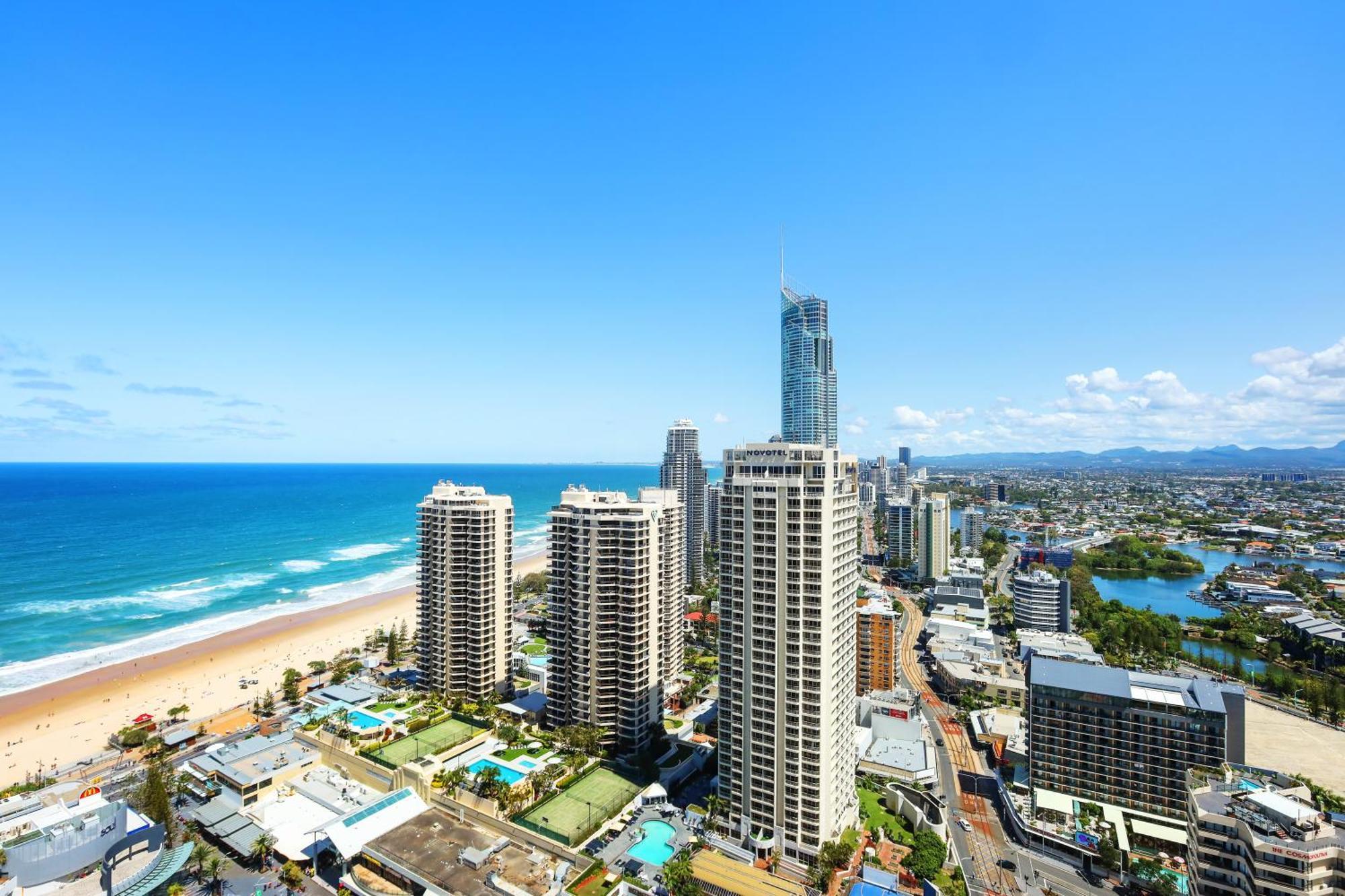 Number 1 H Residences - Wifi, Parking & By Holidays *