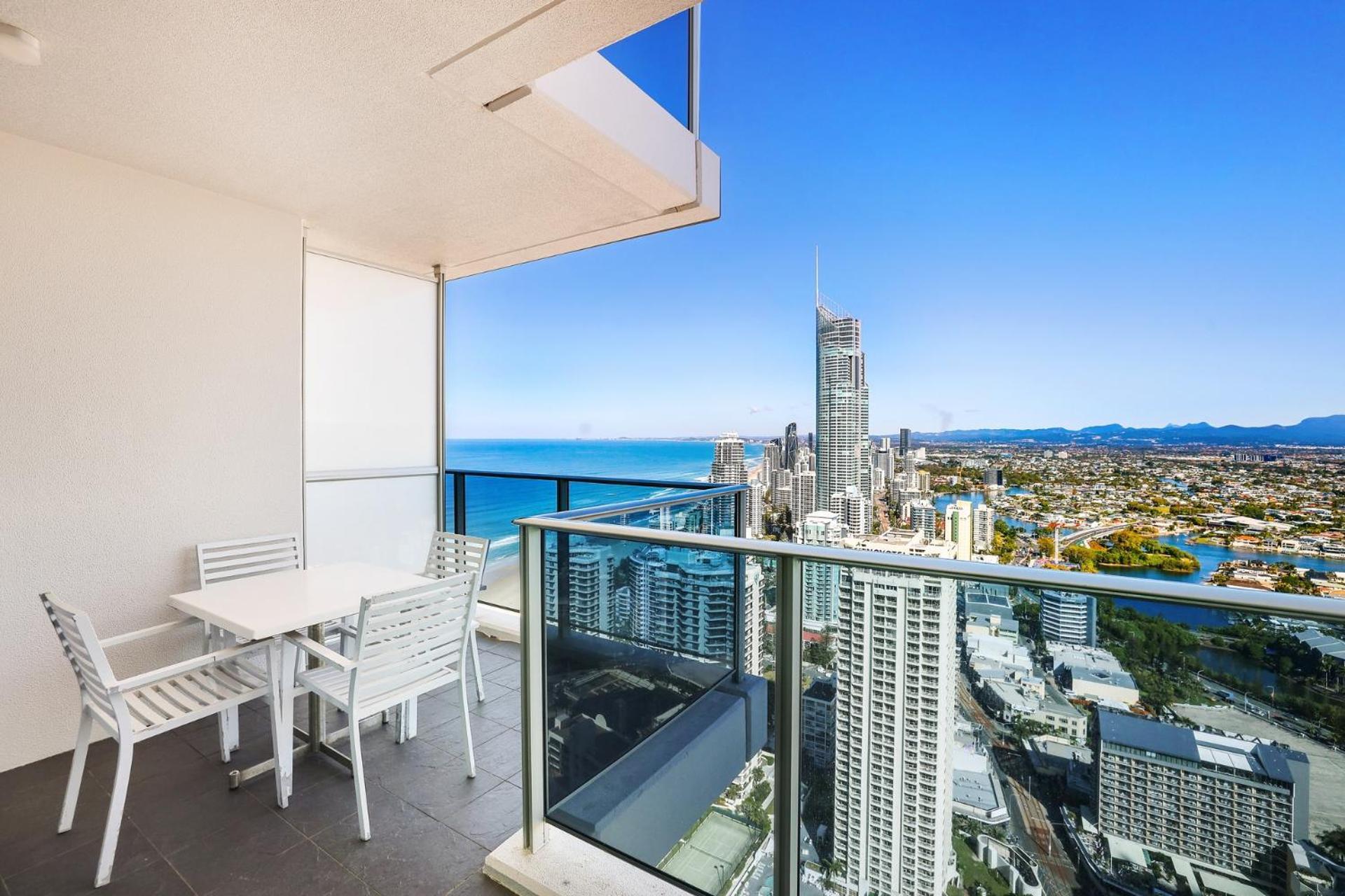 Number 1 H Residences - Wifi, Parking & By Holidays Apartment