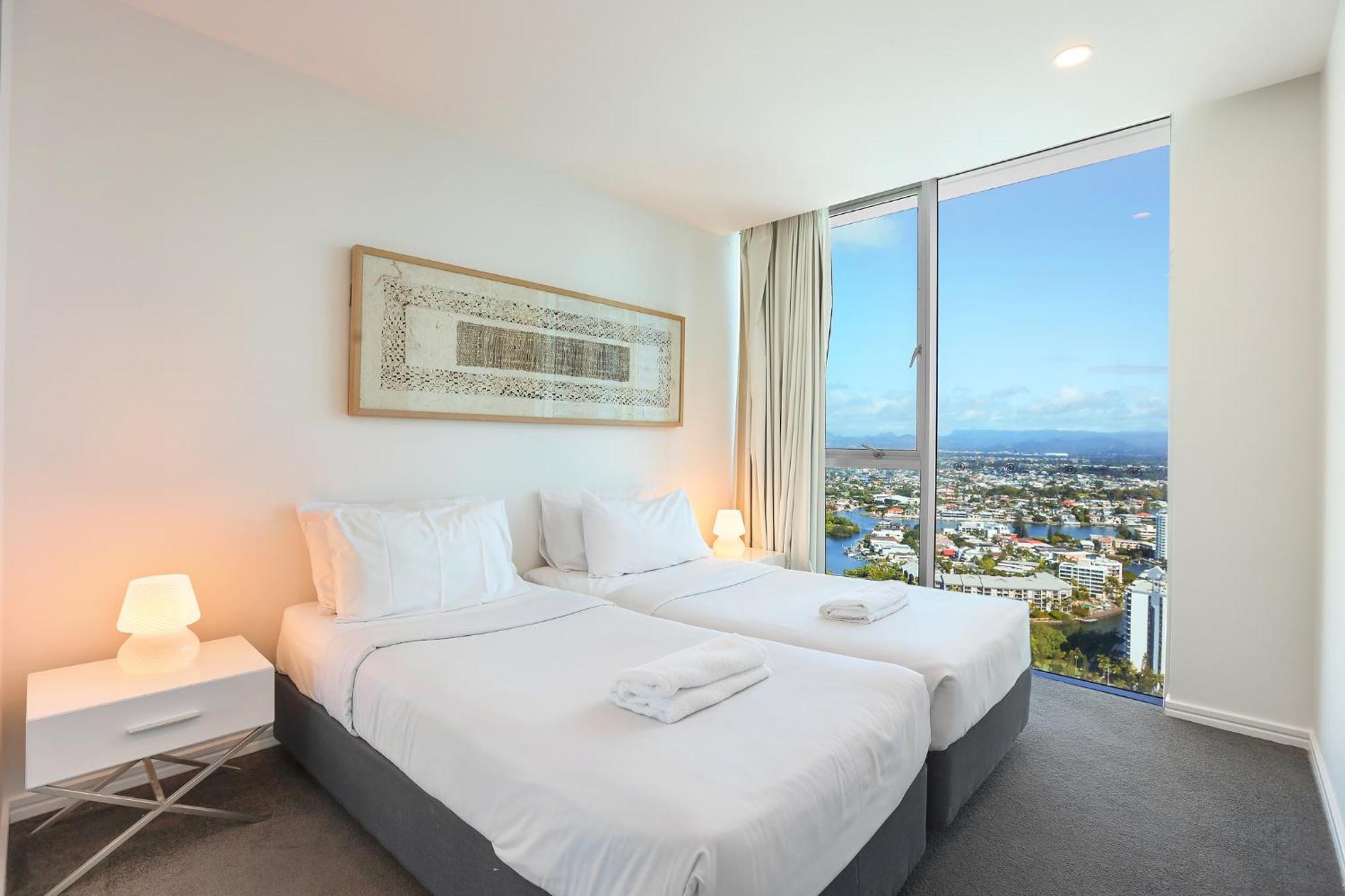 Number 1 H Residences - Wifi, Parking & By Holidays Apartment *
