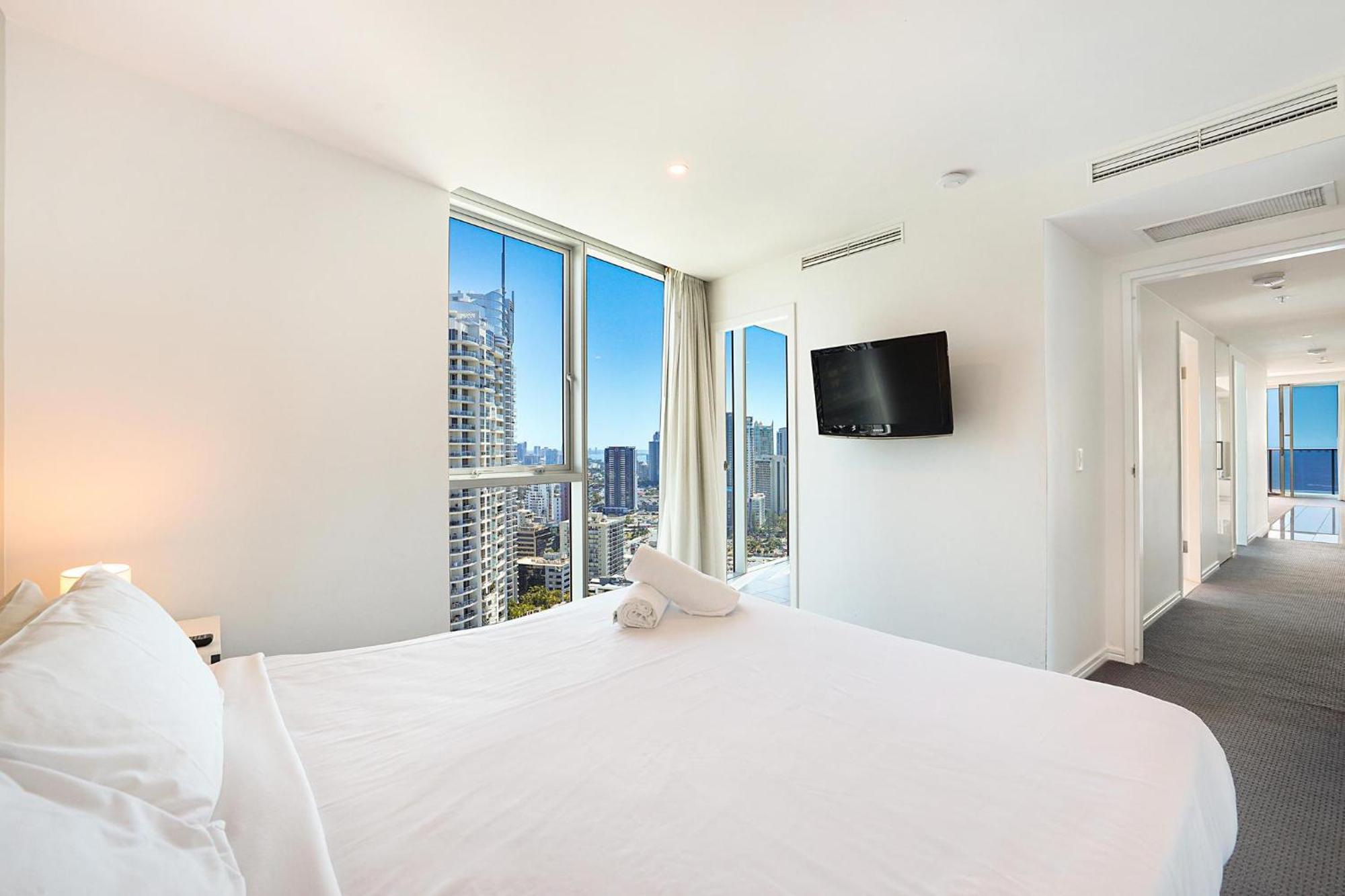 Number 1 H Residences - Wifi, Parking & By Holidays Apartment *
