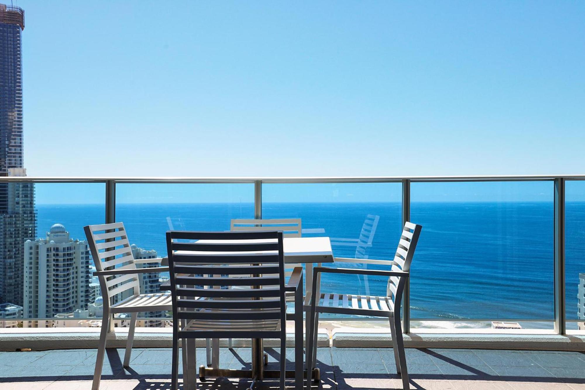 Apartment Number 1 H Residences - Wifi, Parking & By Holidays Gold Coast