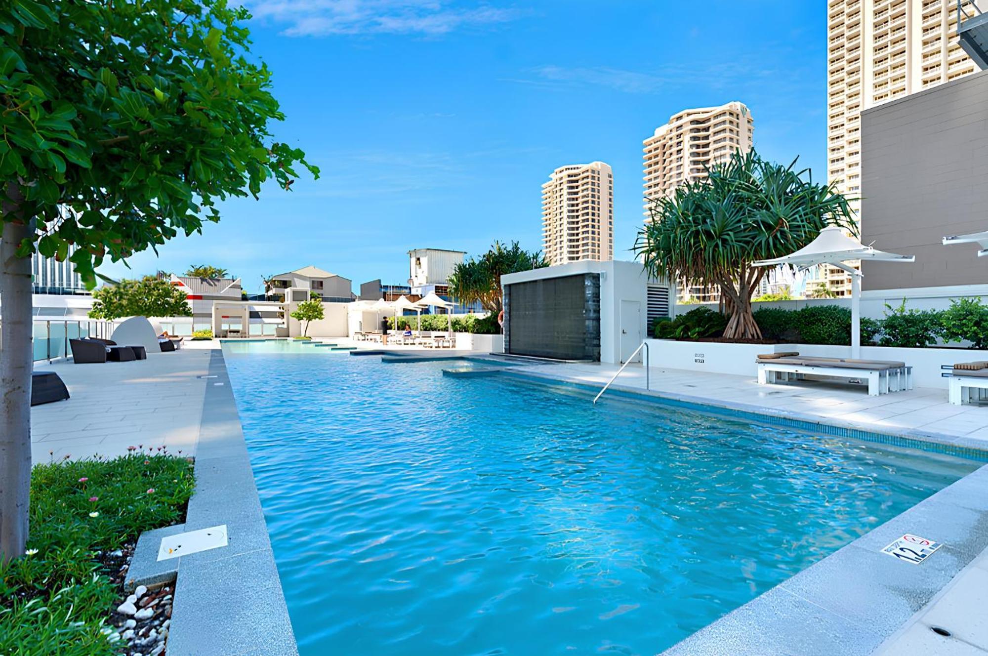 Number 1 H Residences - Wifi, Parking & By Holidays *