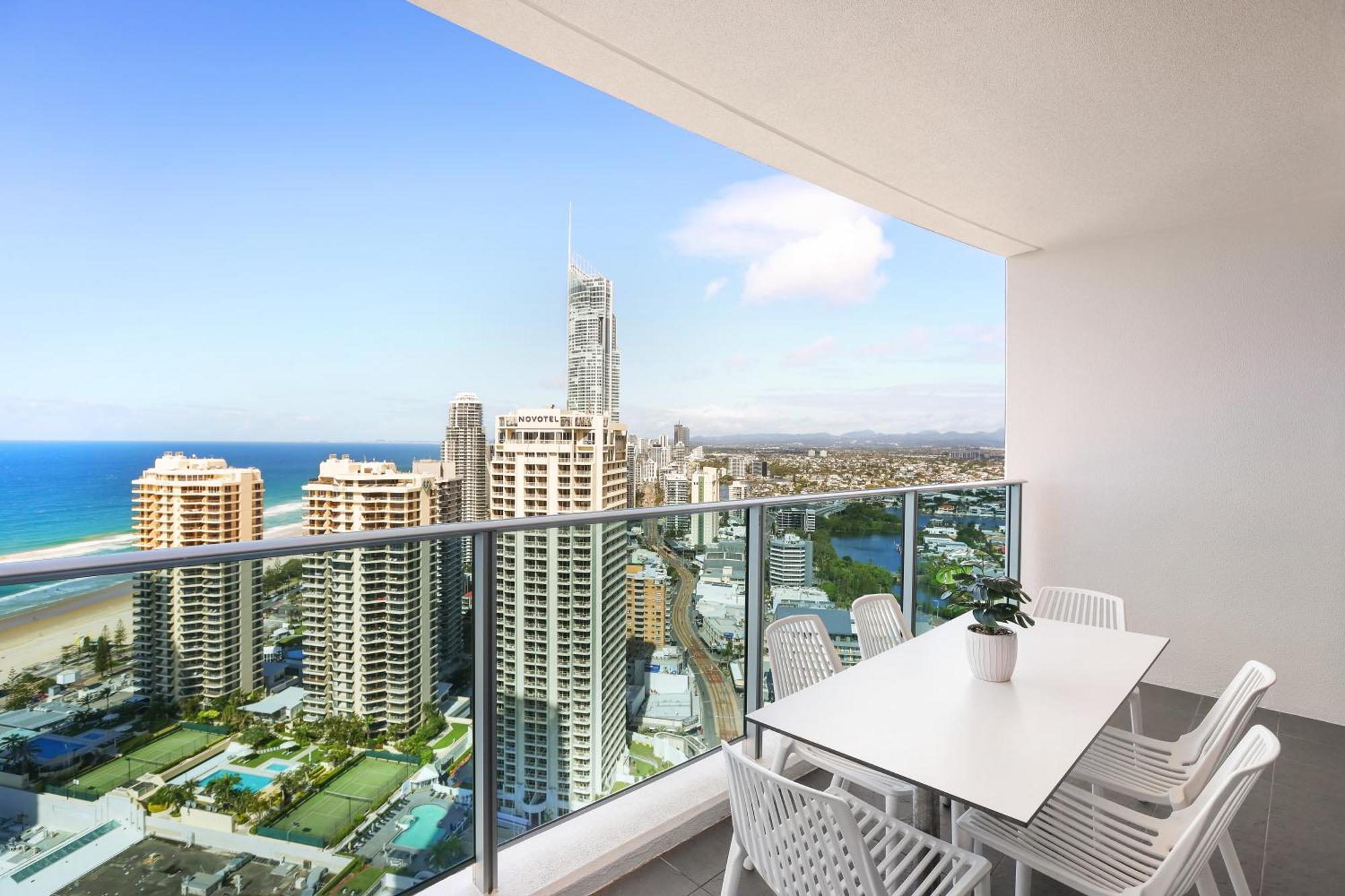 Number 1 H Residences - Wifi, Parking & By Holidays Apartment